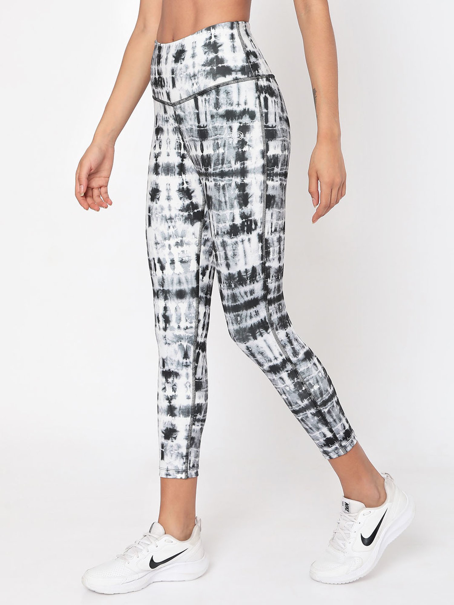 SILVERTRAQ Black & White Tie - Dye Leggings