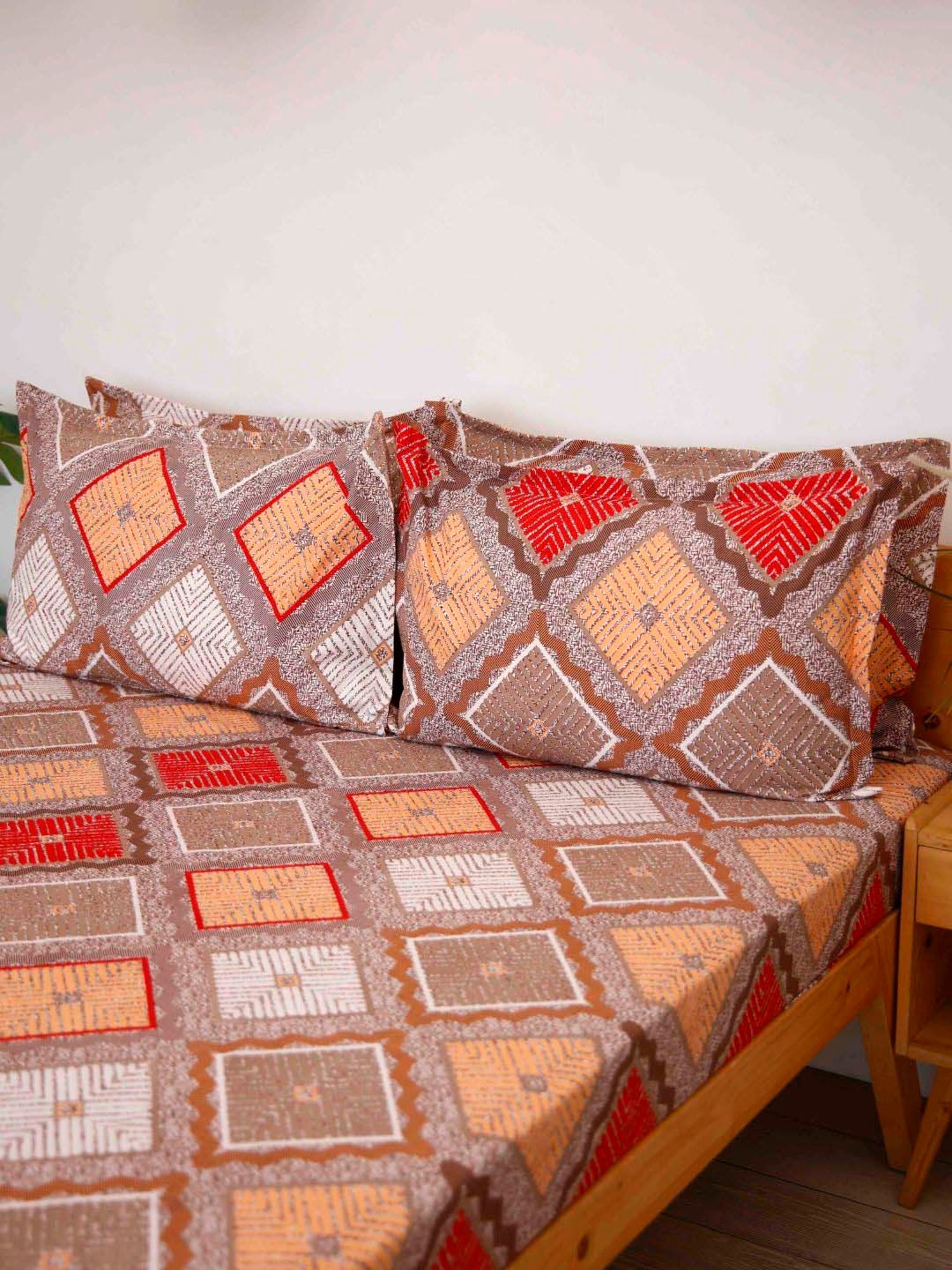 Ariana Brown & Red Microfibre 144 TC Queen Bedsheet With 2 Pillow Covers