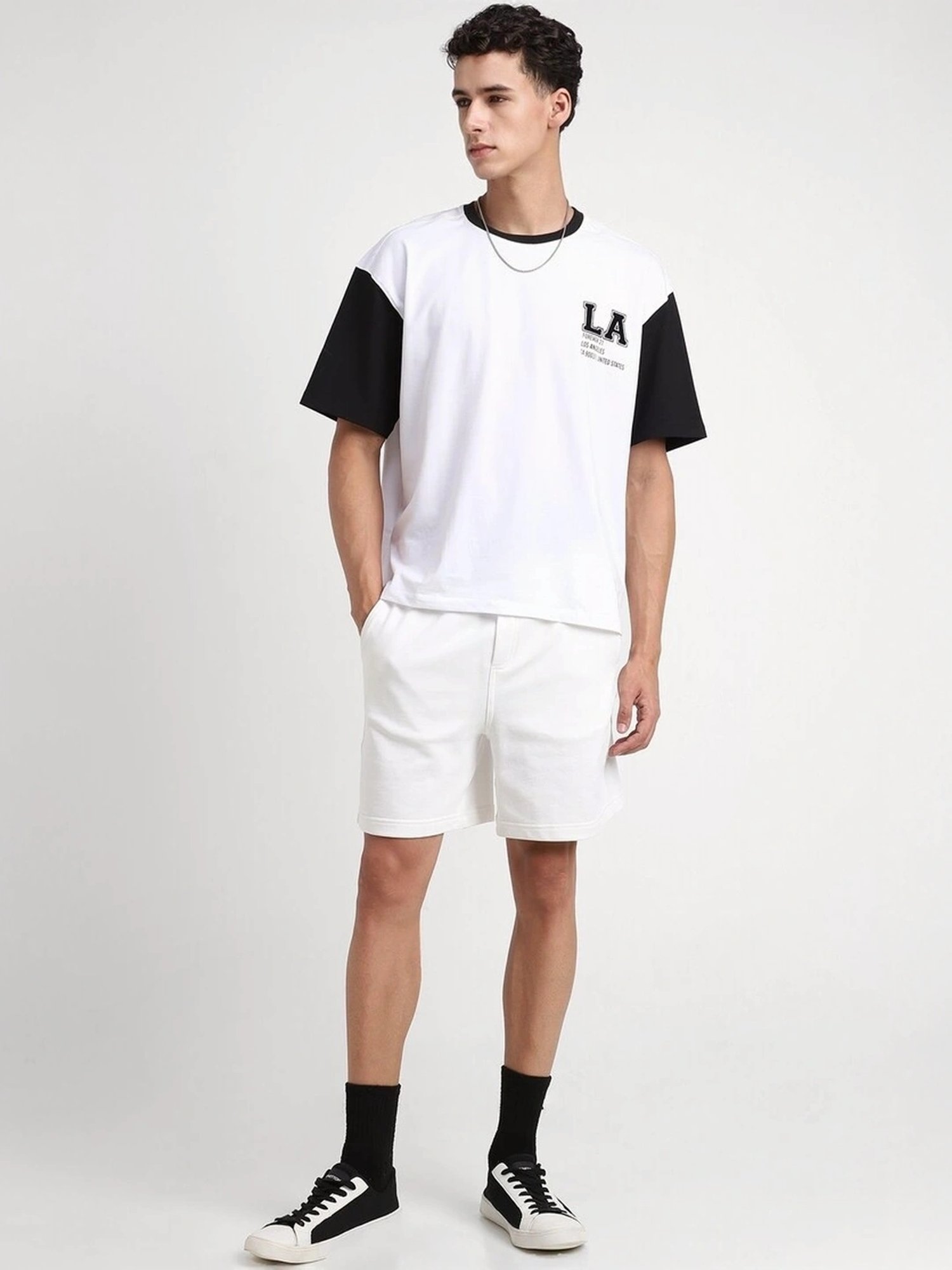 Forever 21 White Regular Fit Shorts