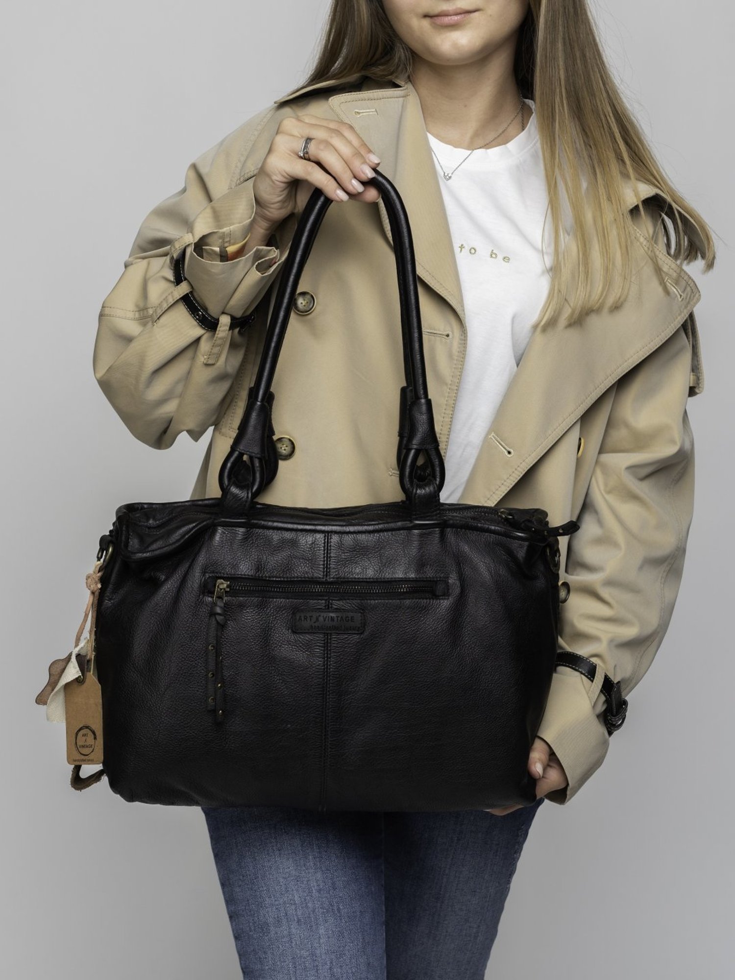 Art N Vintage Crown Black Leather Textured Medium Shoulder Handbag