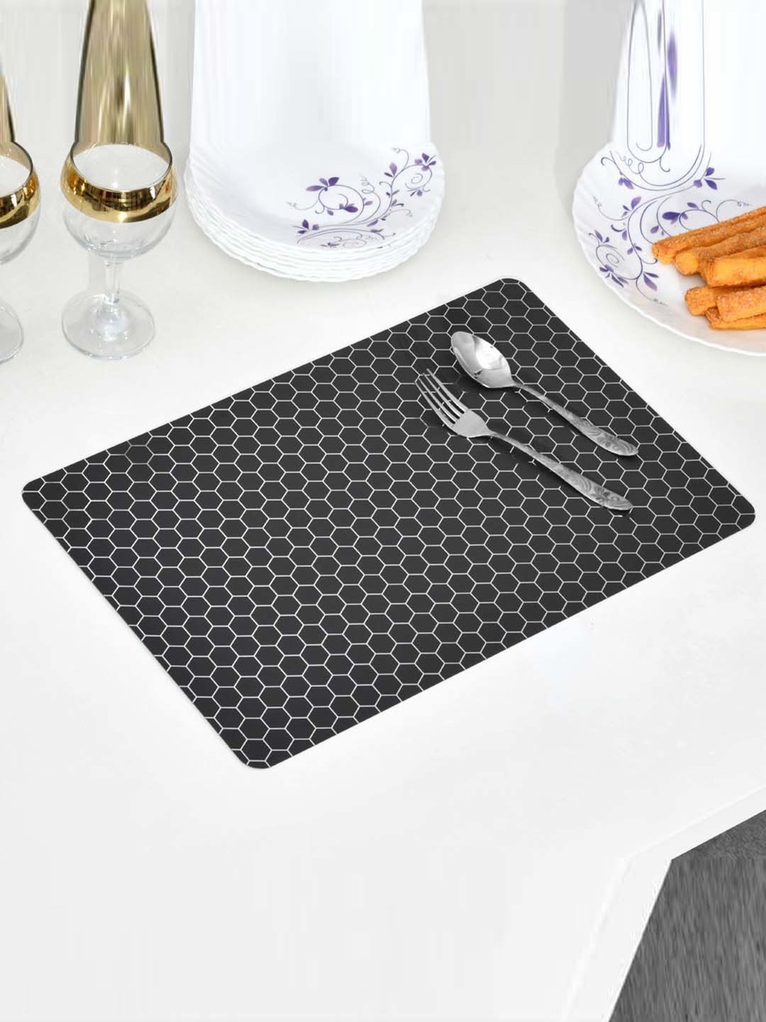 Table Runner with 4ct Placemats - Bullseye's Playground™