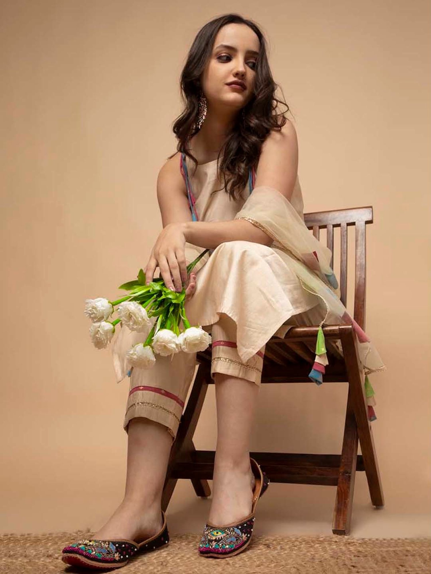 Glam Story Women's Black Ethnic Juttis