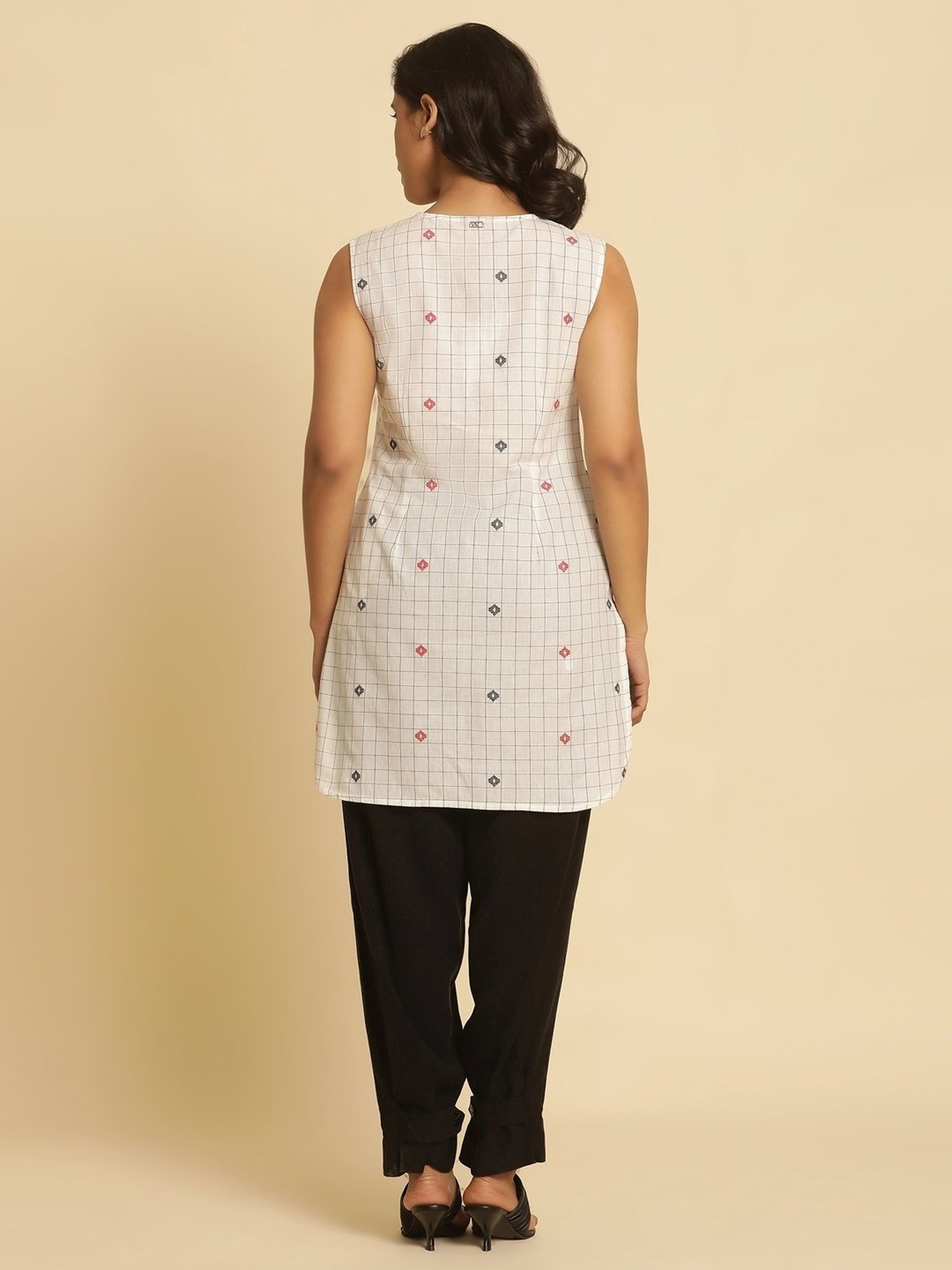 W White Cotton Embroidered Tunic