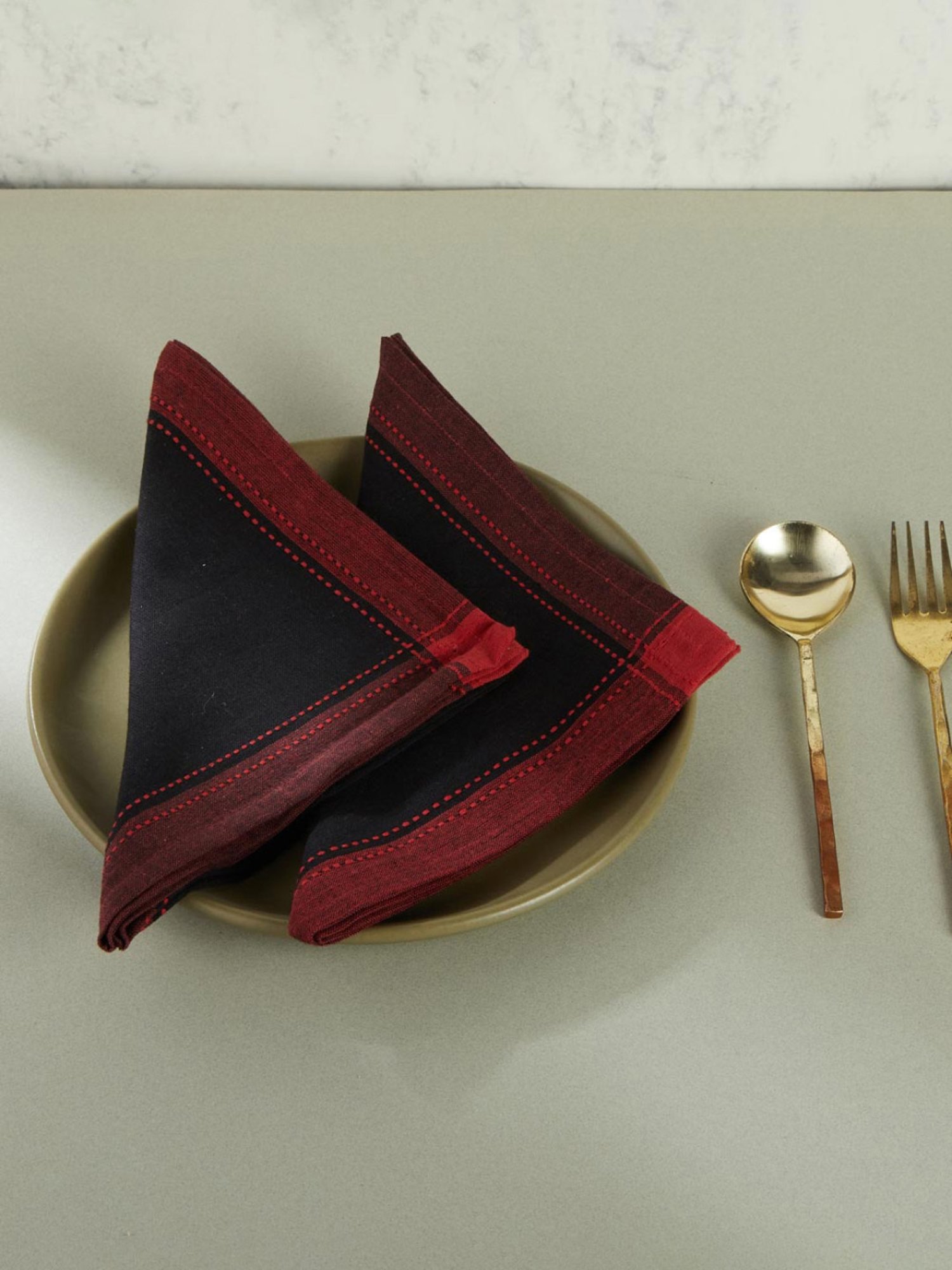 20" White Napkin with Red and Green Tassels Set of 4 pc White - SARO Lifestyle