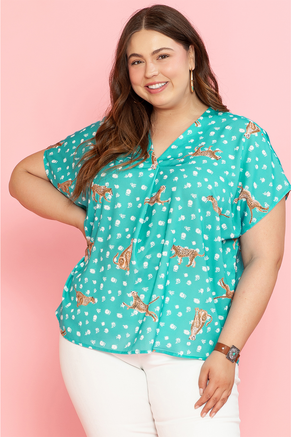 Green Cheetah Daisy Print V Neck Short Sleeve Plus Size Top