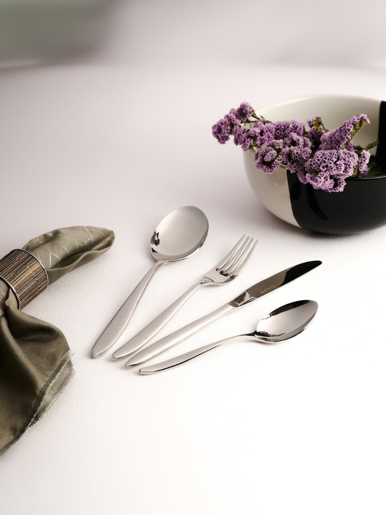 BlackCarrot 22 Pcs Stainless Steel Cutlery Set