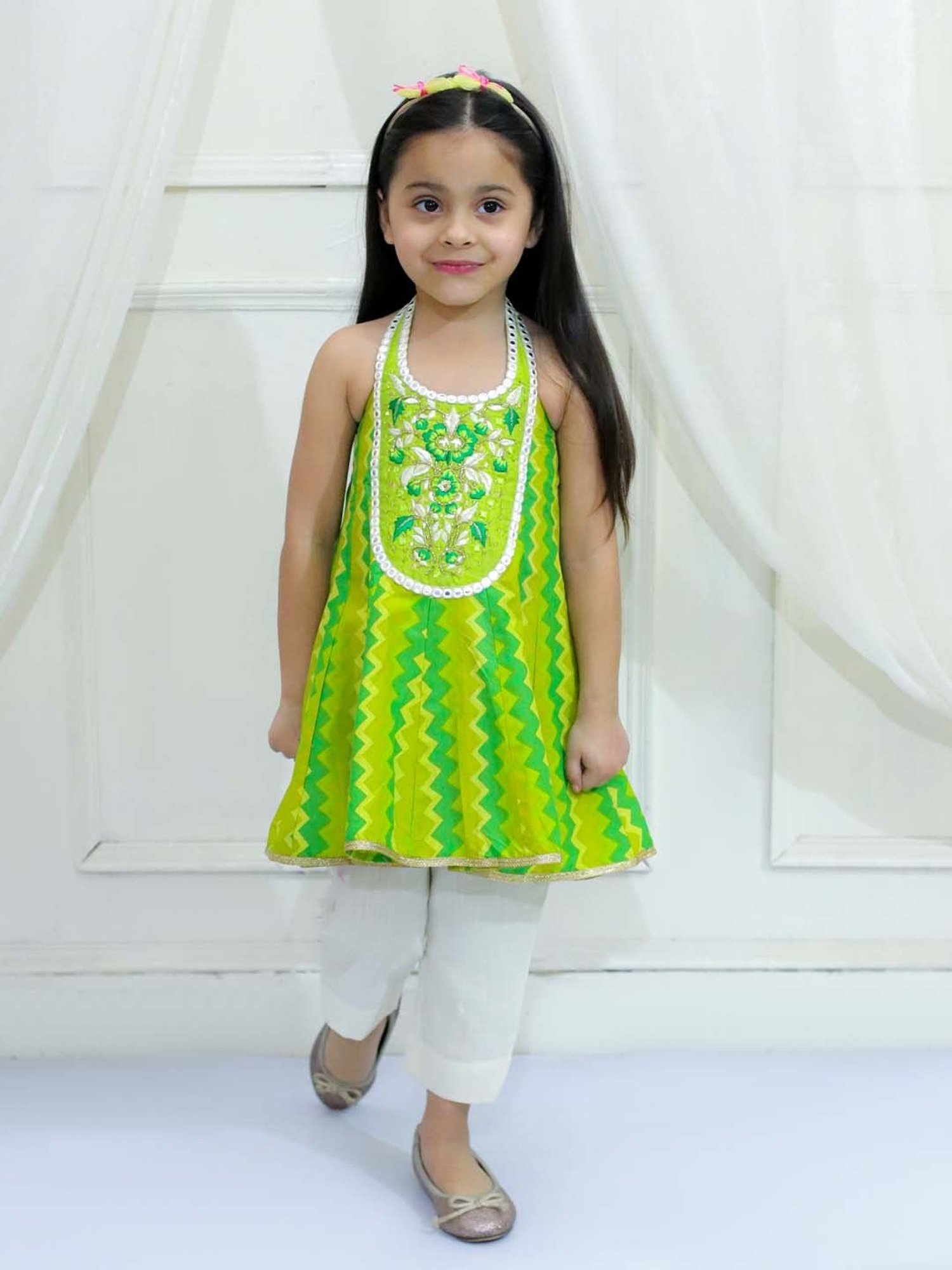 TWISHA Kids Green & White Cotton Embroidered Top Set