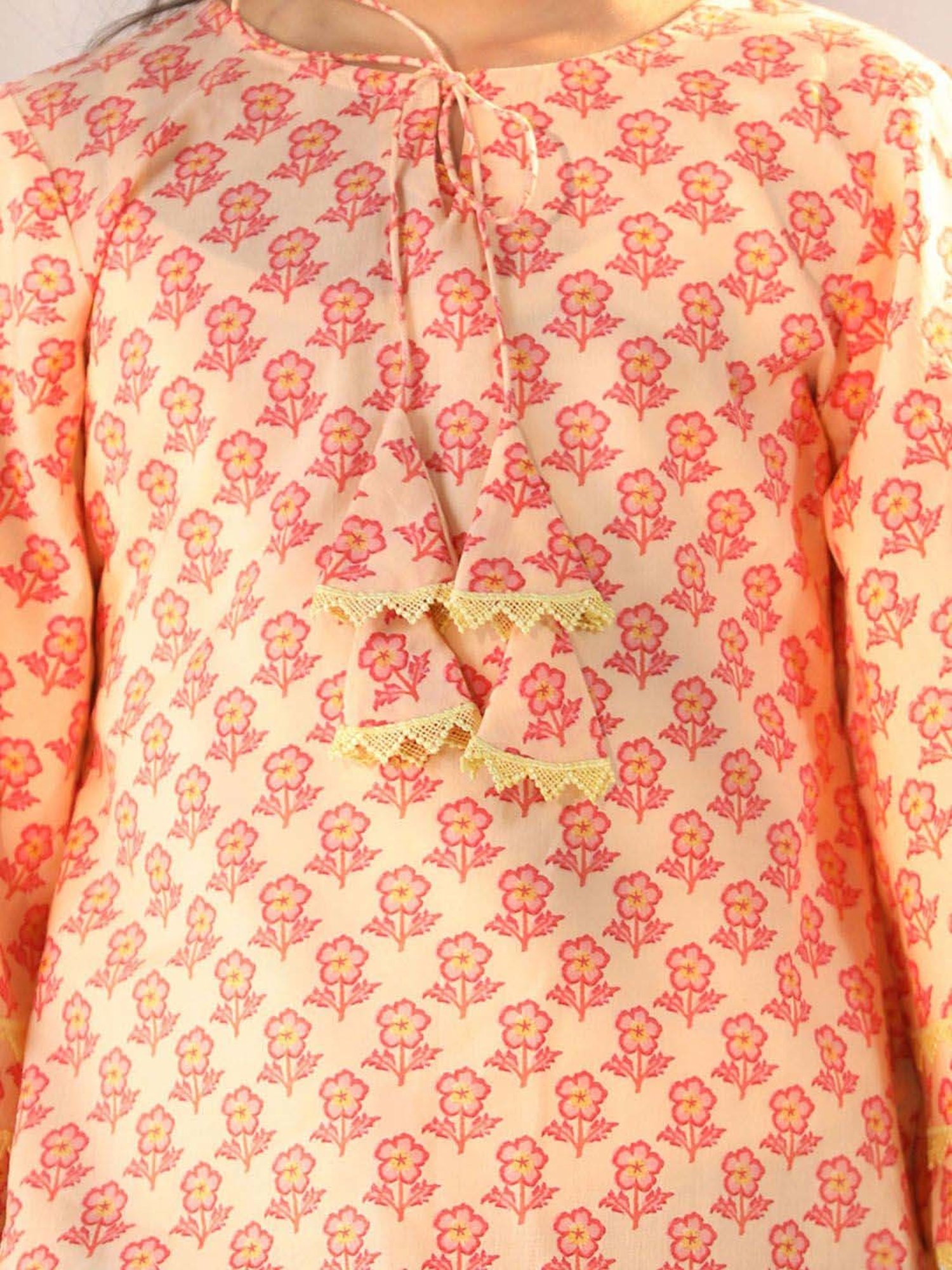 VASTRAMAY Girls Peach Cotton Floral Kurta