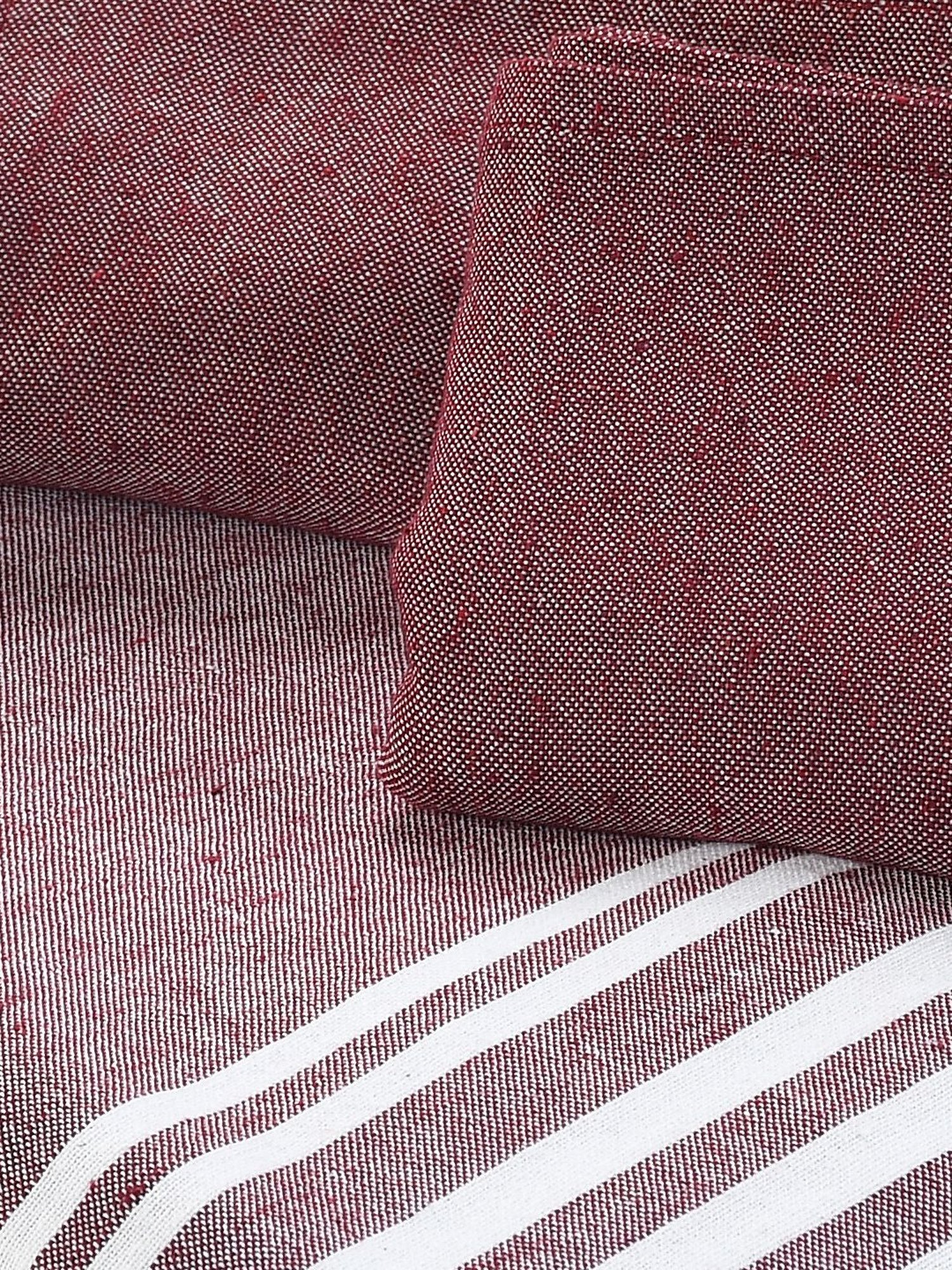 Saral Home Abstract Maroon 155 TC Cotton King Sized Bed Sheet with 2 Pillow Covers