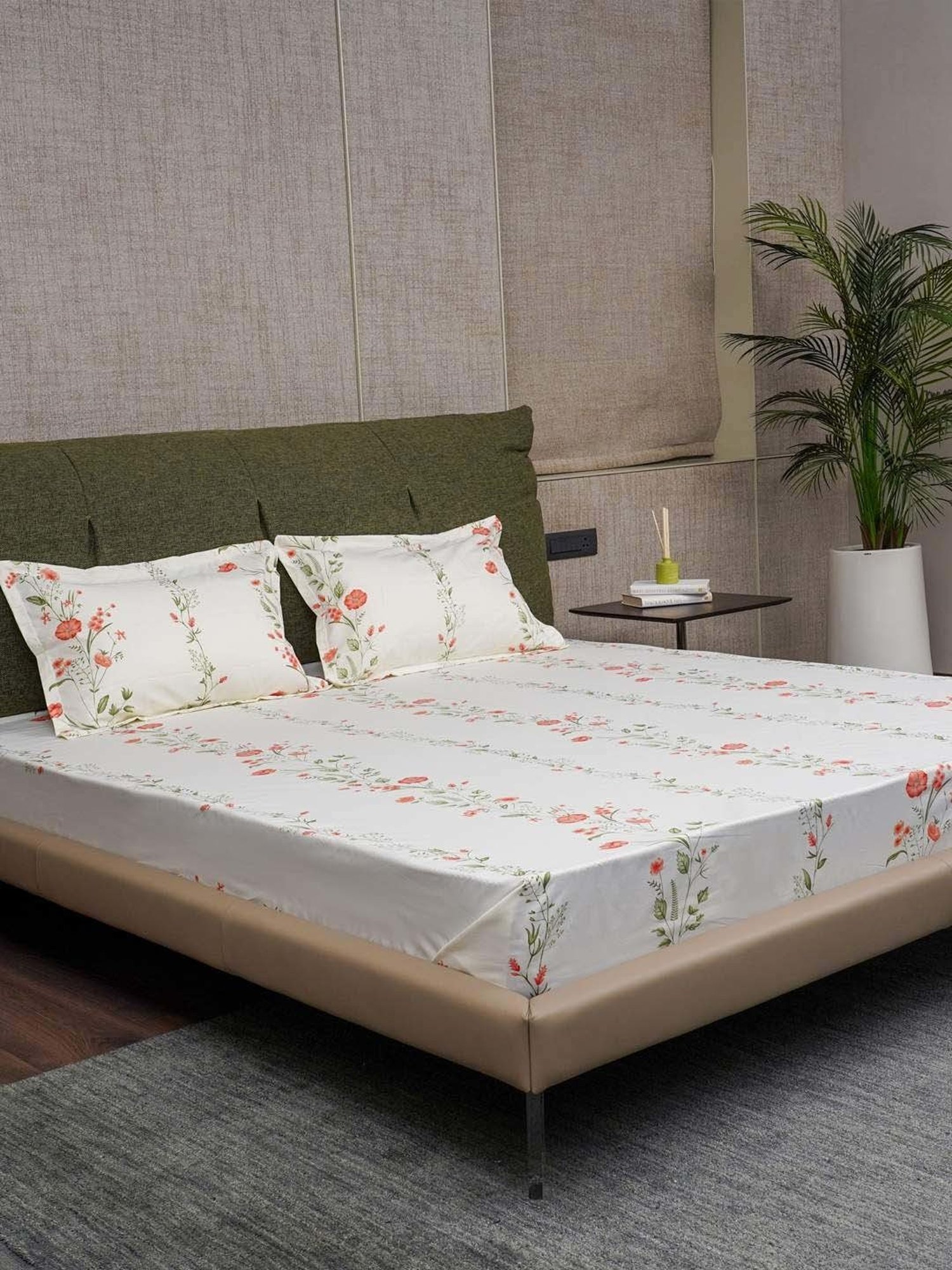 Urban Space Serene Peach Cotton 200 TC King Fitted Bedsheet With Pillow Covers