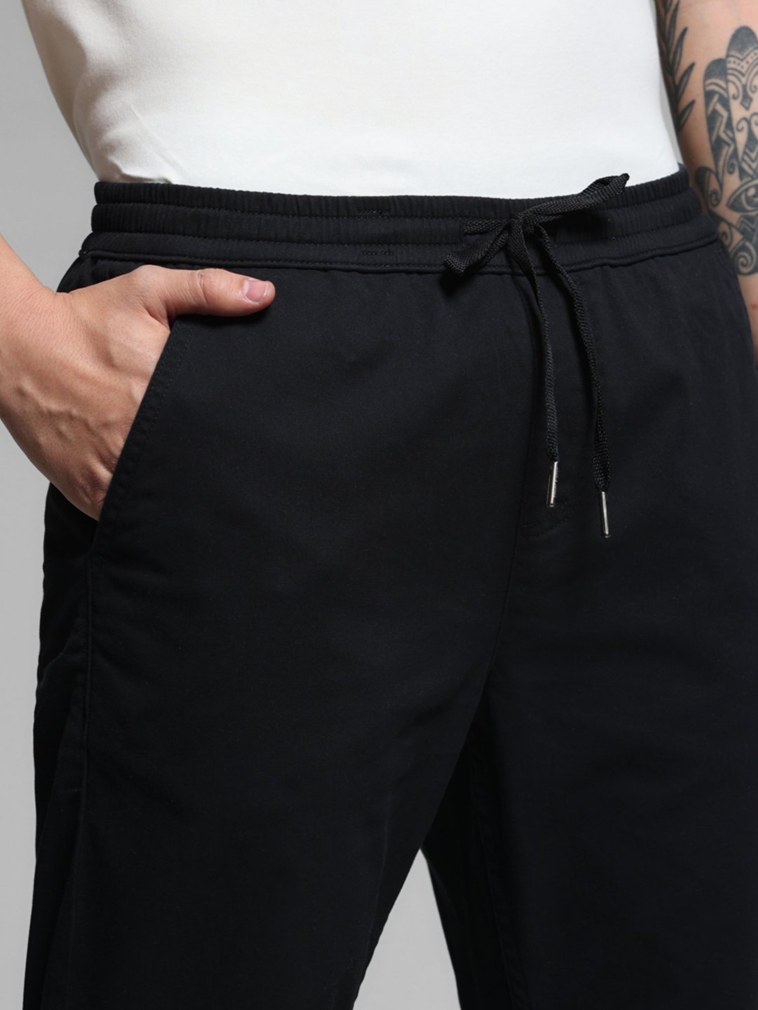 Jack & Jones Black Cotton Regular fit Solid Chinos