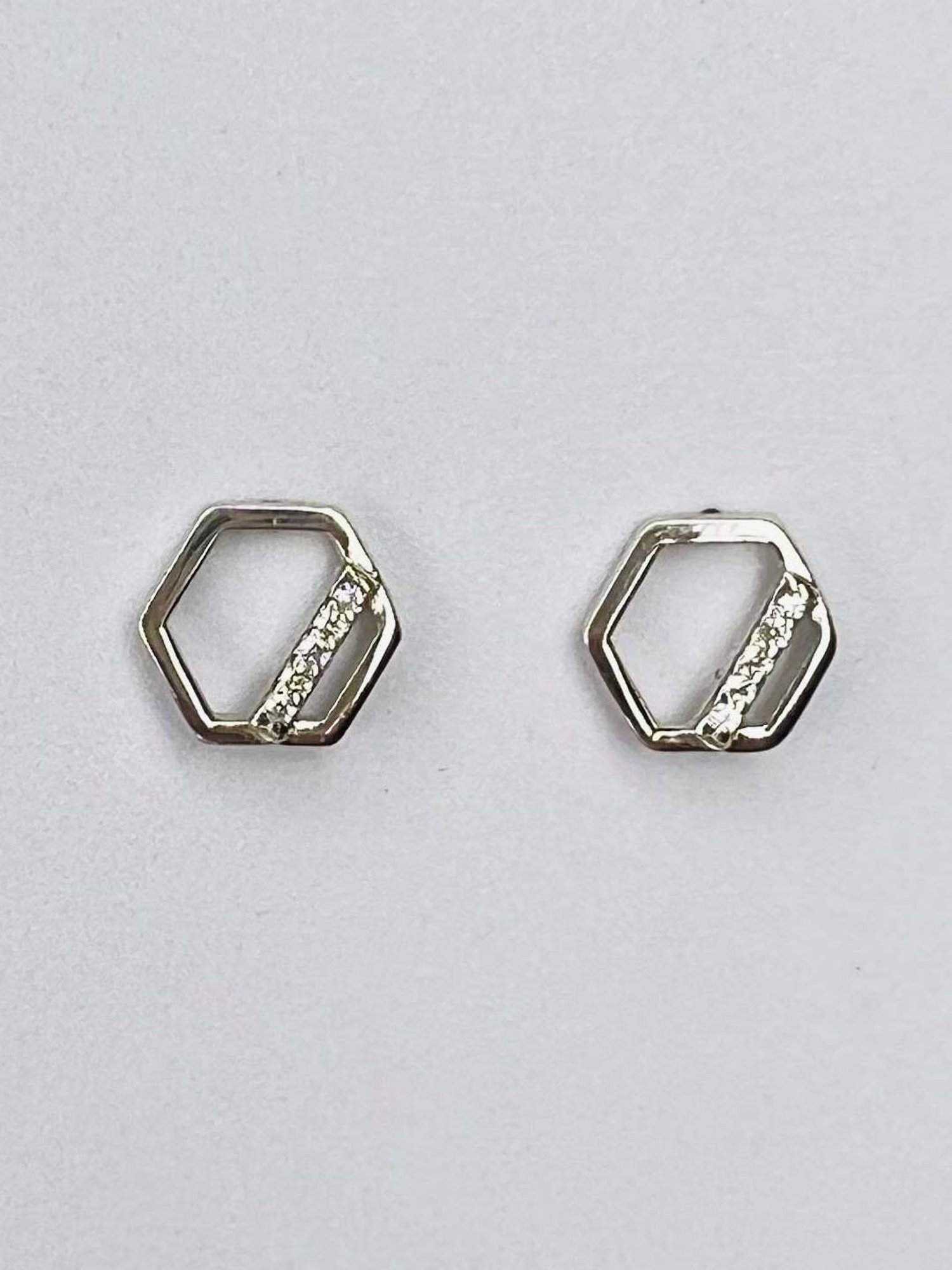 Arte Jewels 925 Sterling Silver CZ-studded Hexagon Shape Stud Earrings for Women & Girls