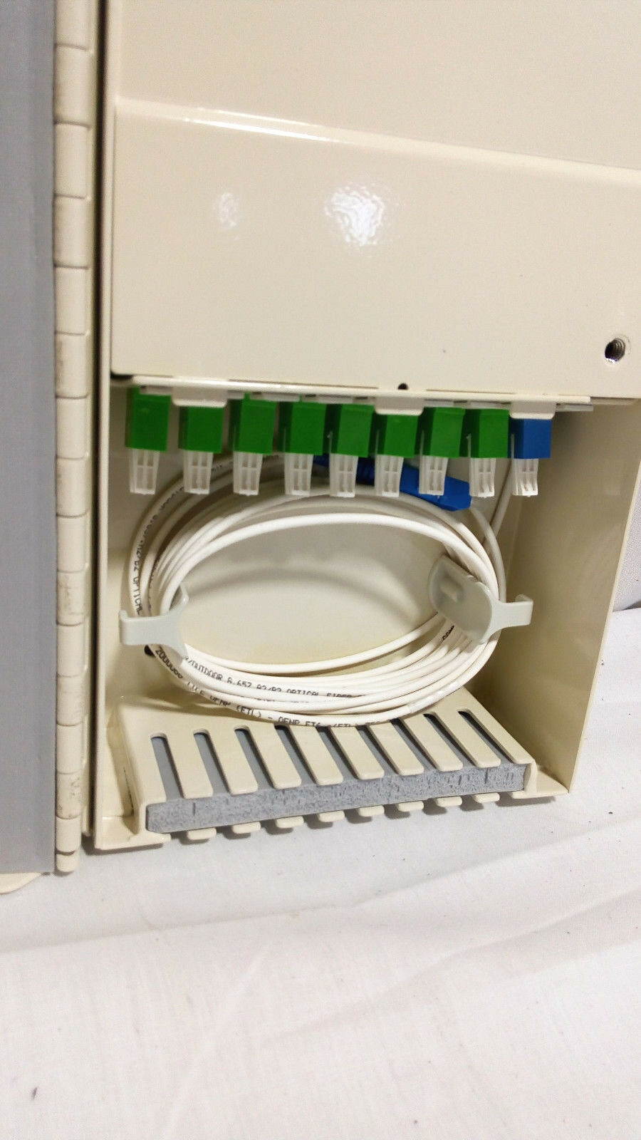 Te Connectivity Cat # MFSB-08J-N1N1-10 Fiber Wall Box Distribution Unit