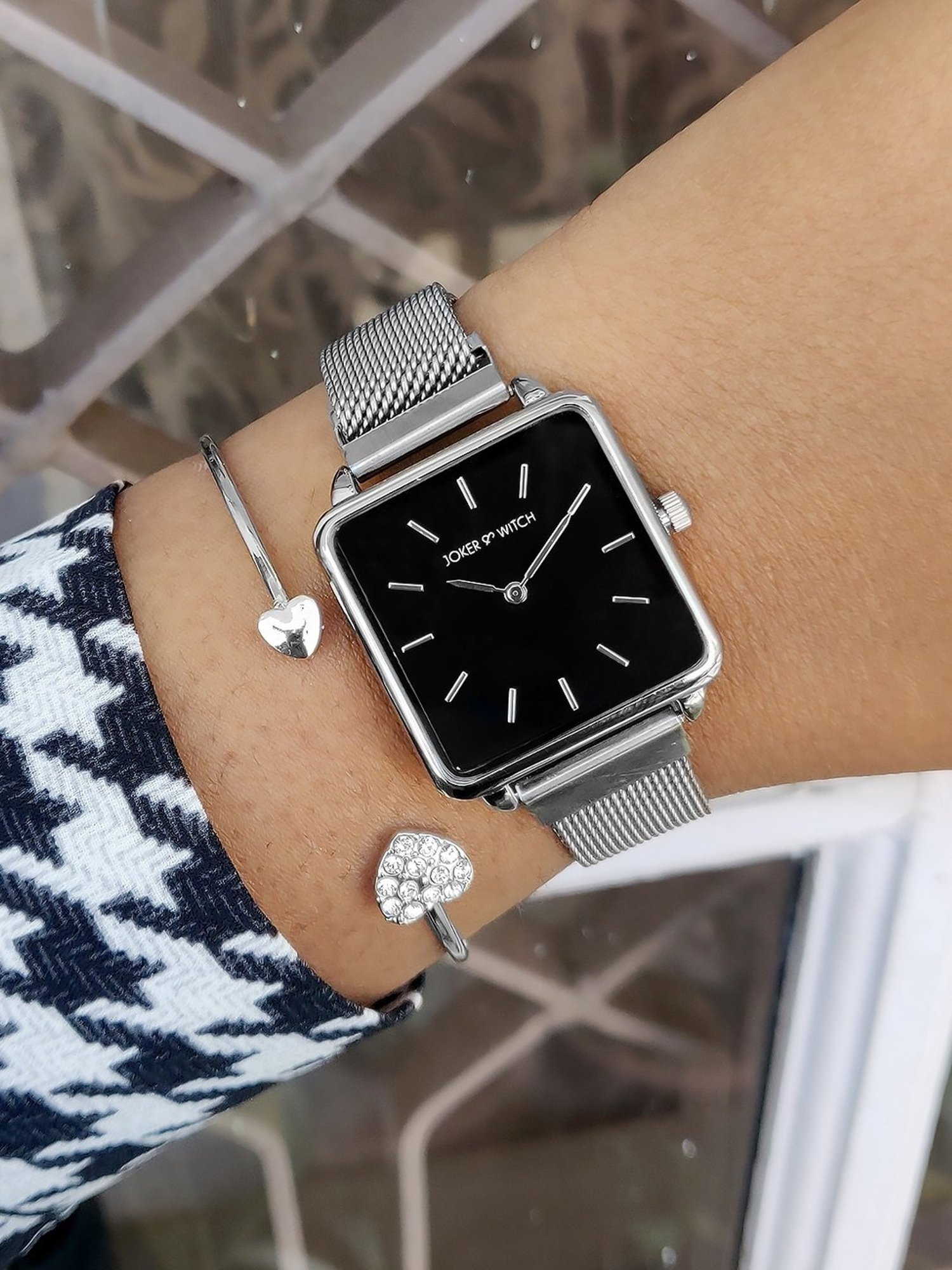 Joker & WItch JWBS166 Analog Watch for Women With Bracelet