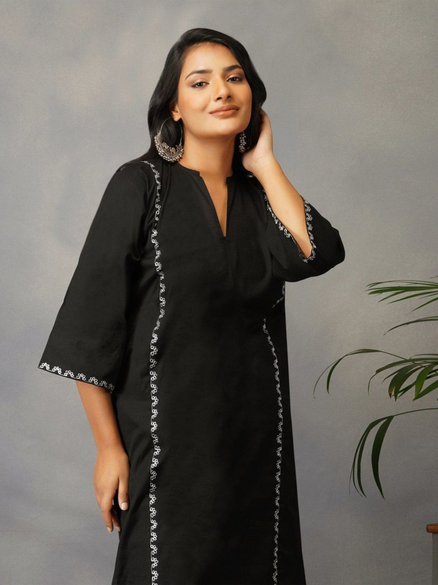 Akiso Bakhair Black Phiran Style Kurta With Zari Embroidery Set With Pants