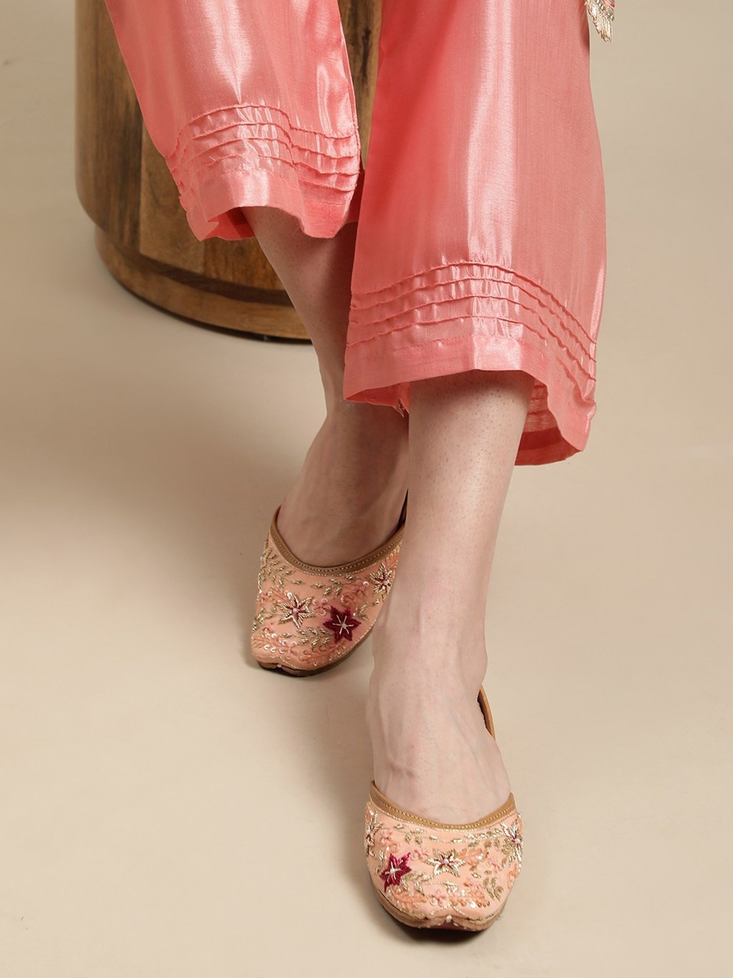 Glam Story Women's Peach Ethnic Juttis