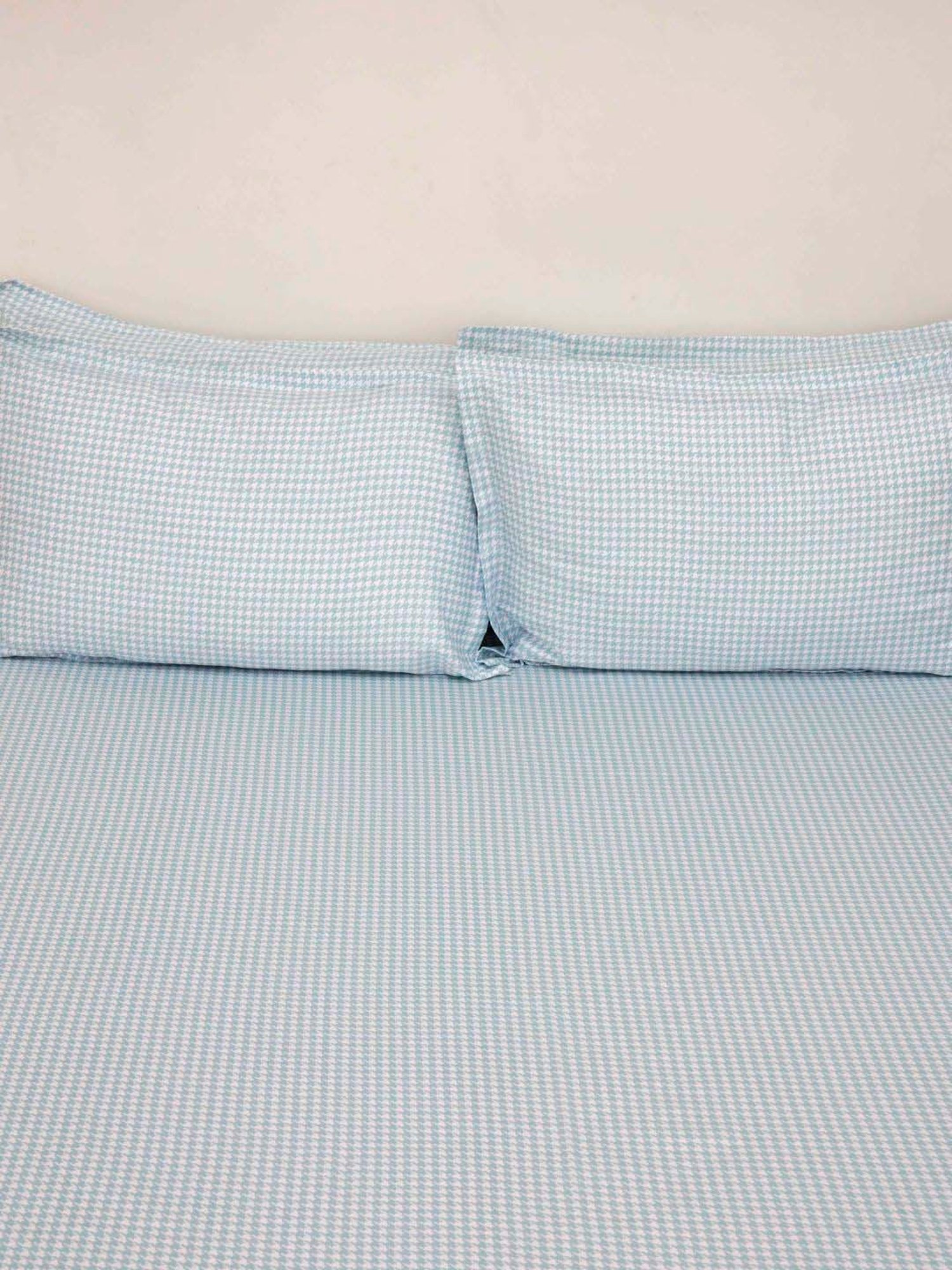 Ariana Blue Cotton 260 TC Super King Bedsheet with 2 Pillow Covers