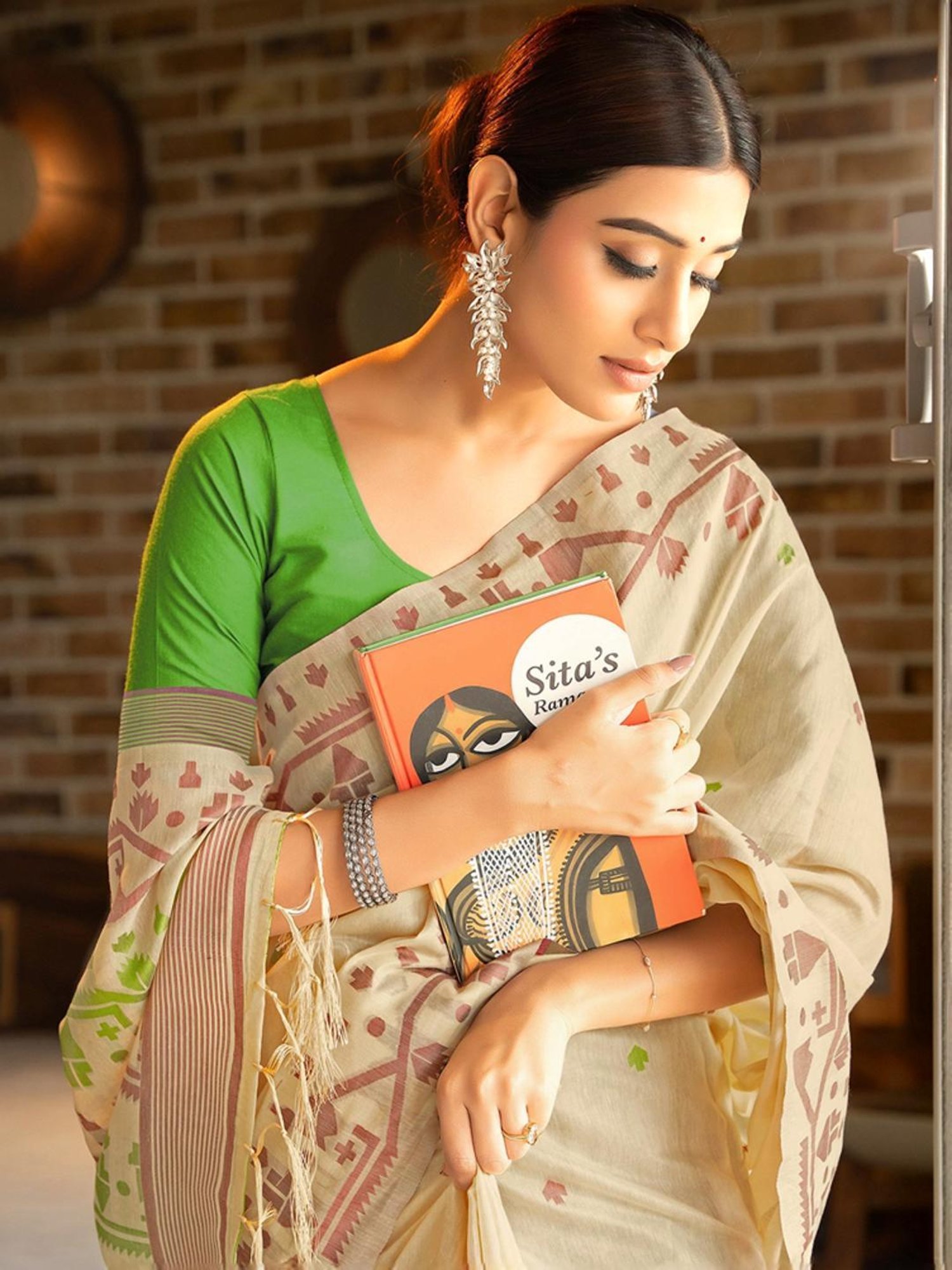 Satrani Beige & Green Cotton Woven Saree With Unstitched Blouse