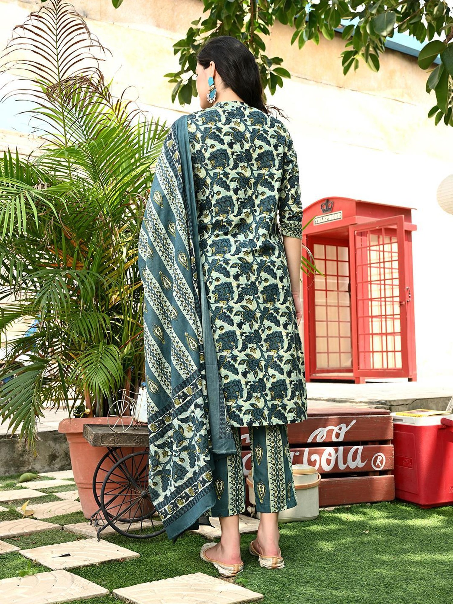 DECKEDUP Green Printed Kurta With Pants & Dupatta