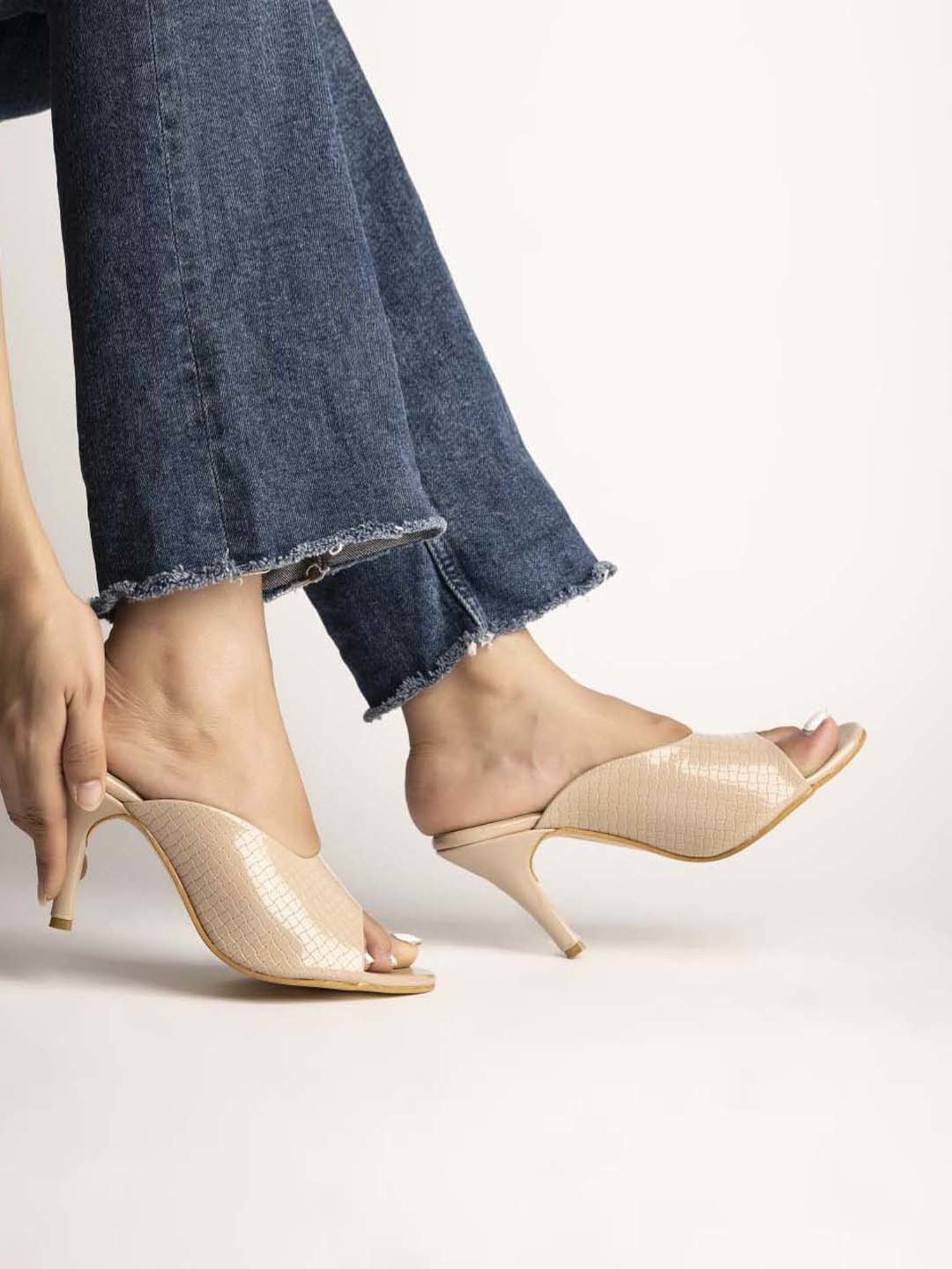 Shoetopia Kids Yellow Back Strap Sandals