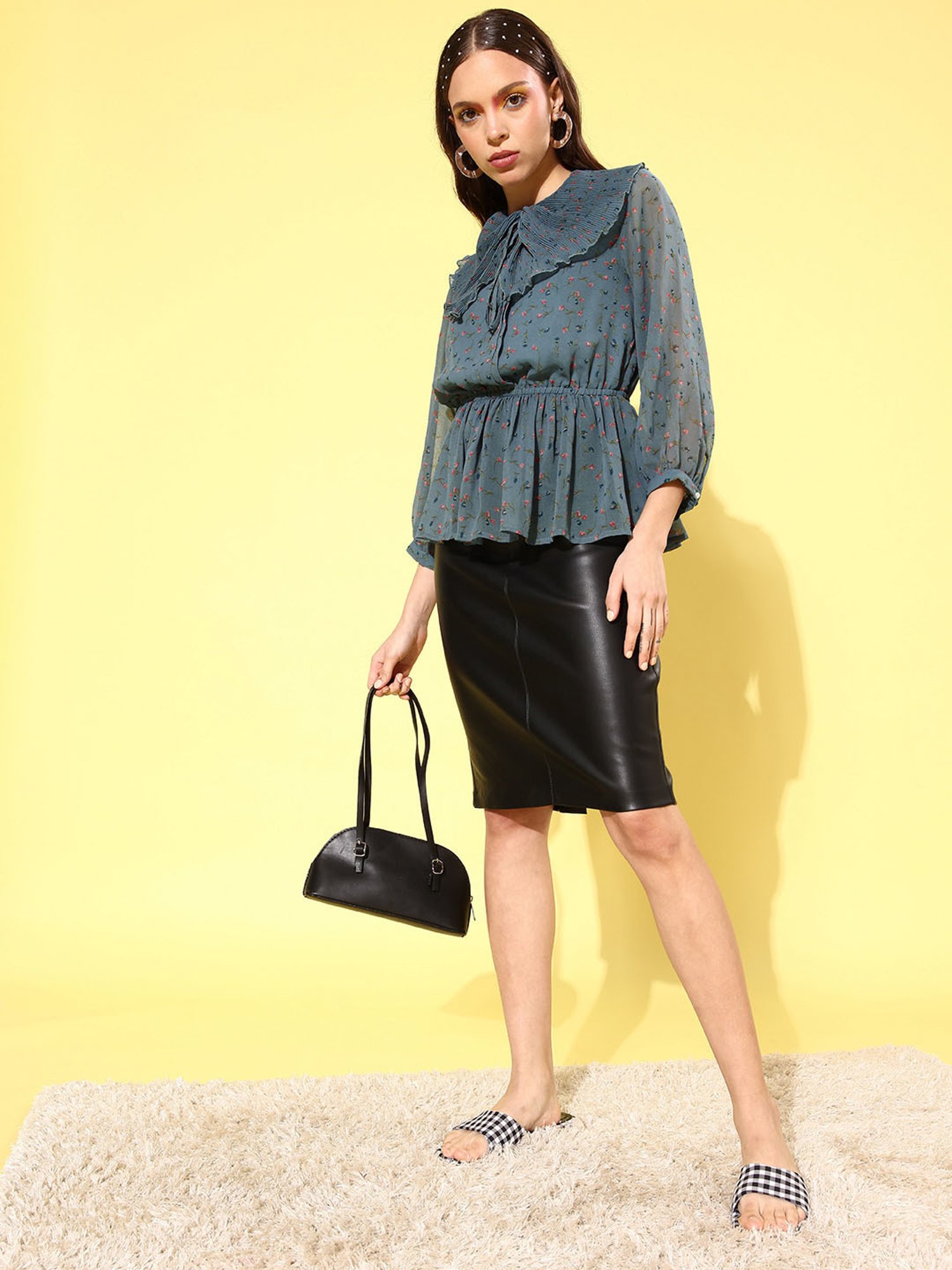 QUIERO Grey Floral Print Top