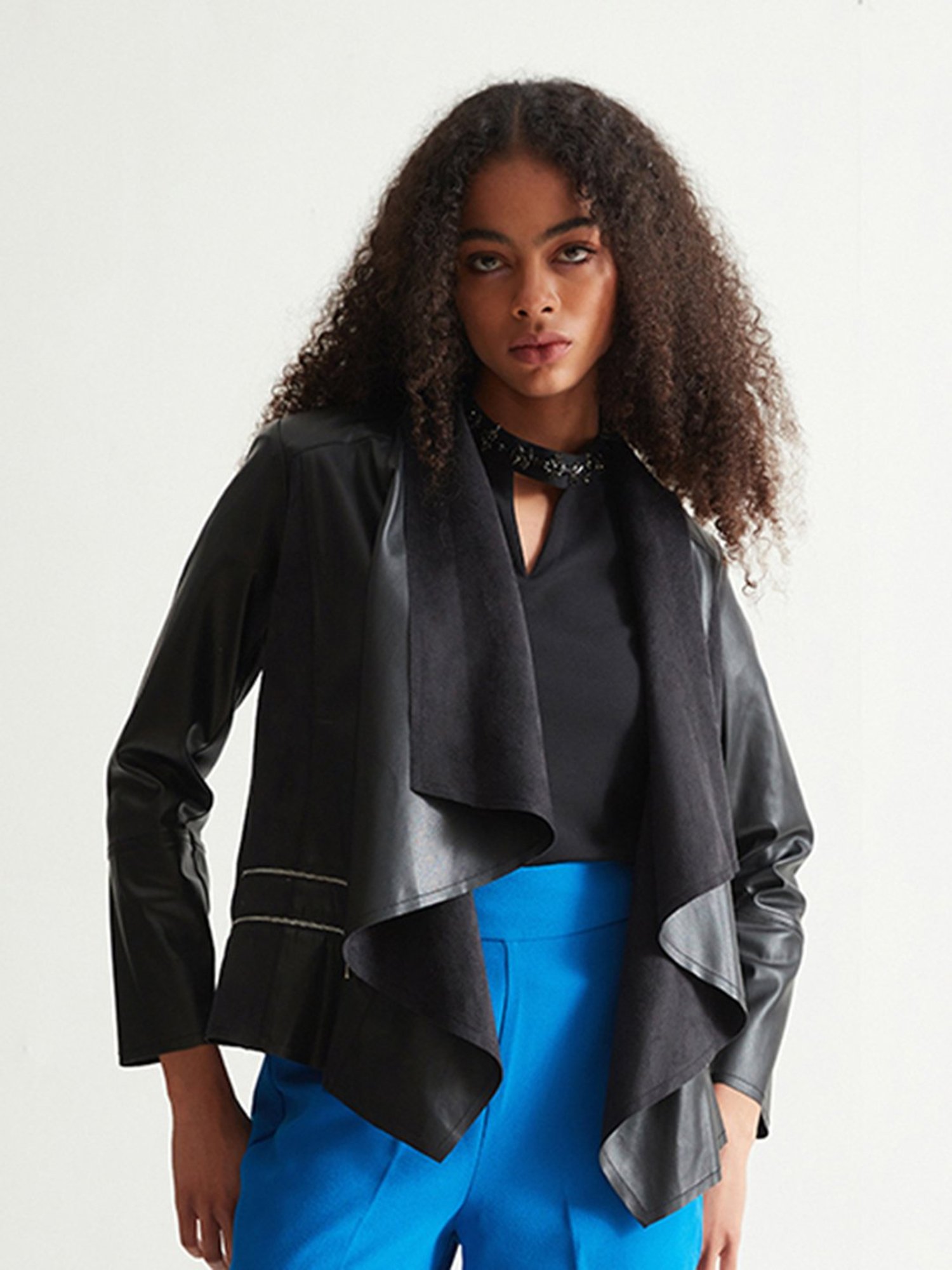 Cover Story Black Shrug