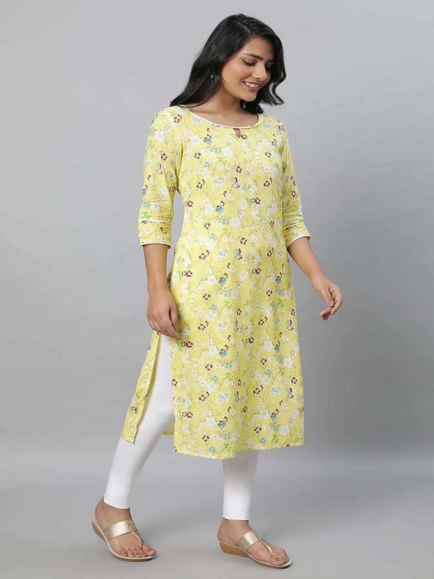 Aurelia White Cotton Regular Fit Churidar