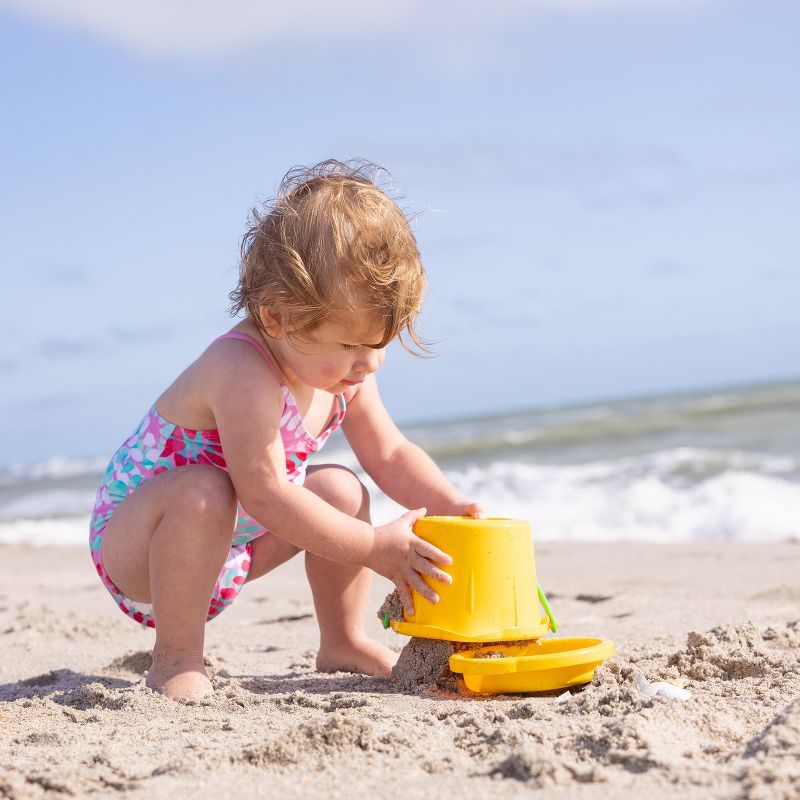 Spielstabil Small Sand Sieve (One Sifter Included - Colors Vary)