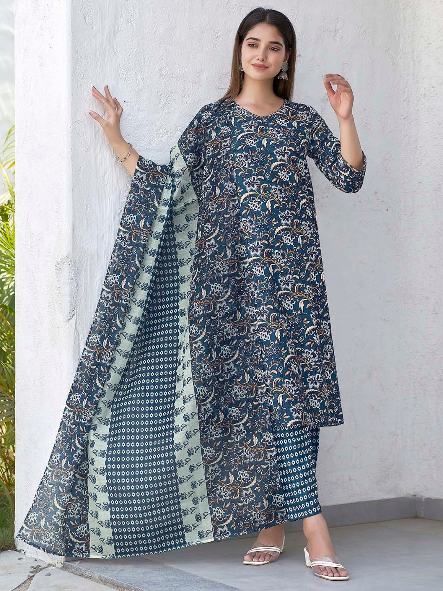 Skylee Multicolor Printed Kurta With Pant & Dupatta