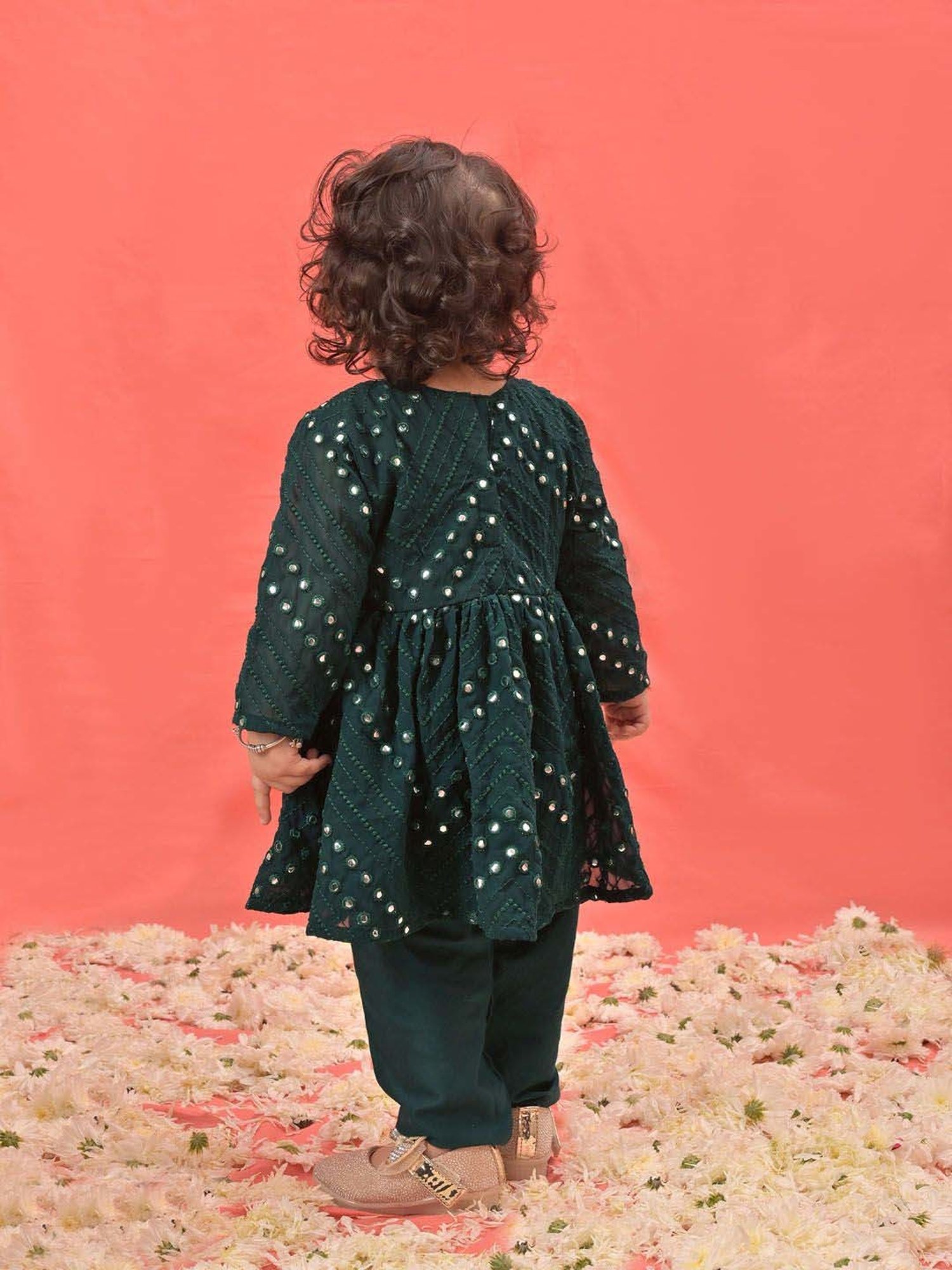 VASTRAMAY Girls Green Embroidery Clothing Sets