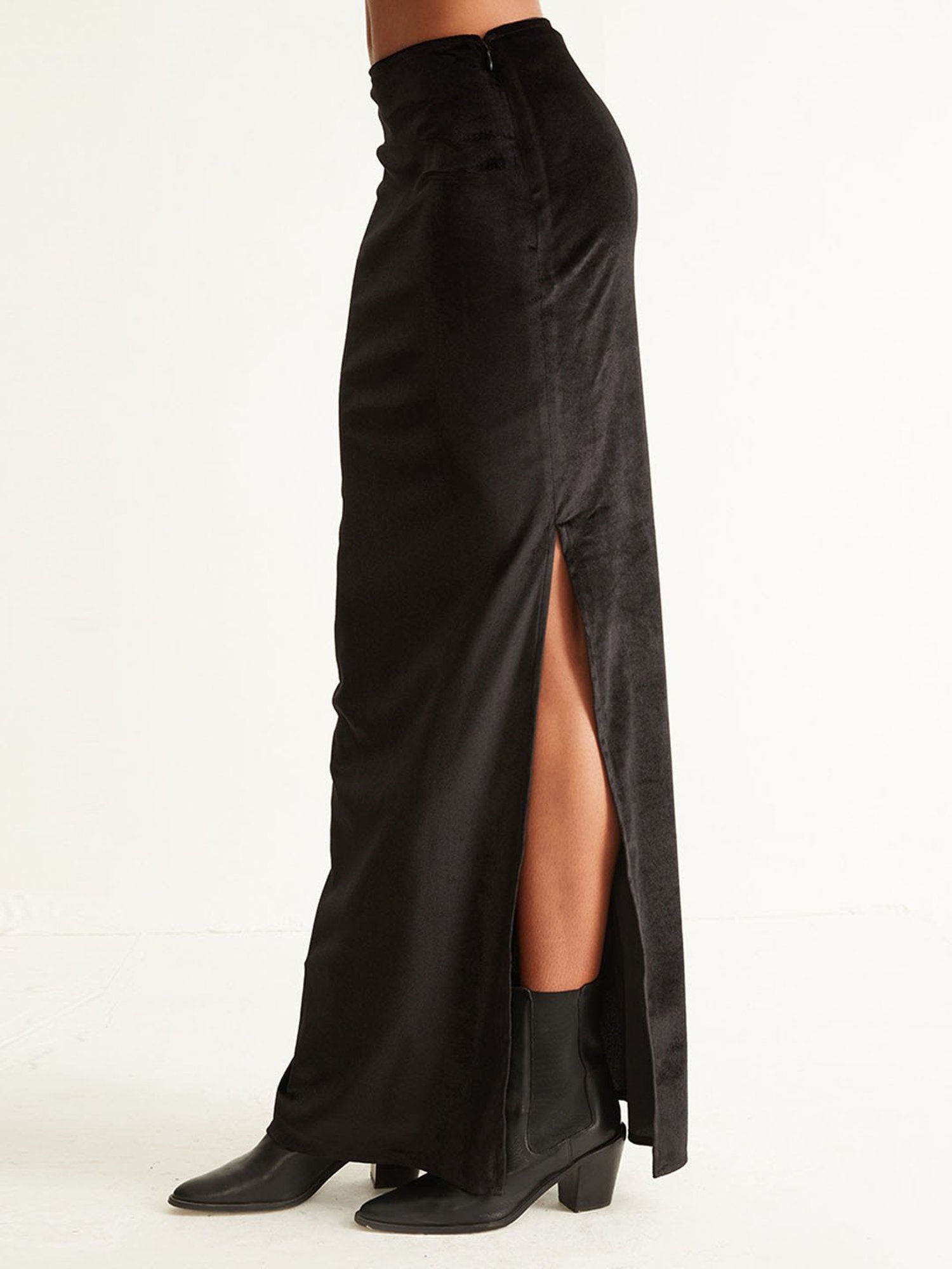 Cover Story Black Regular Fit Skirt