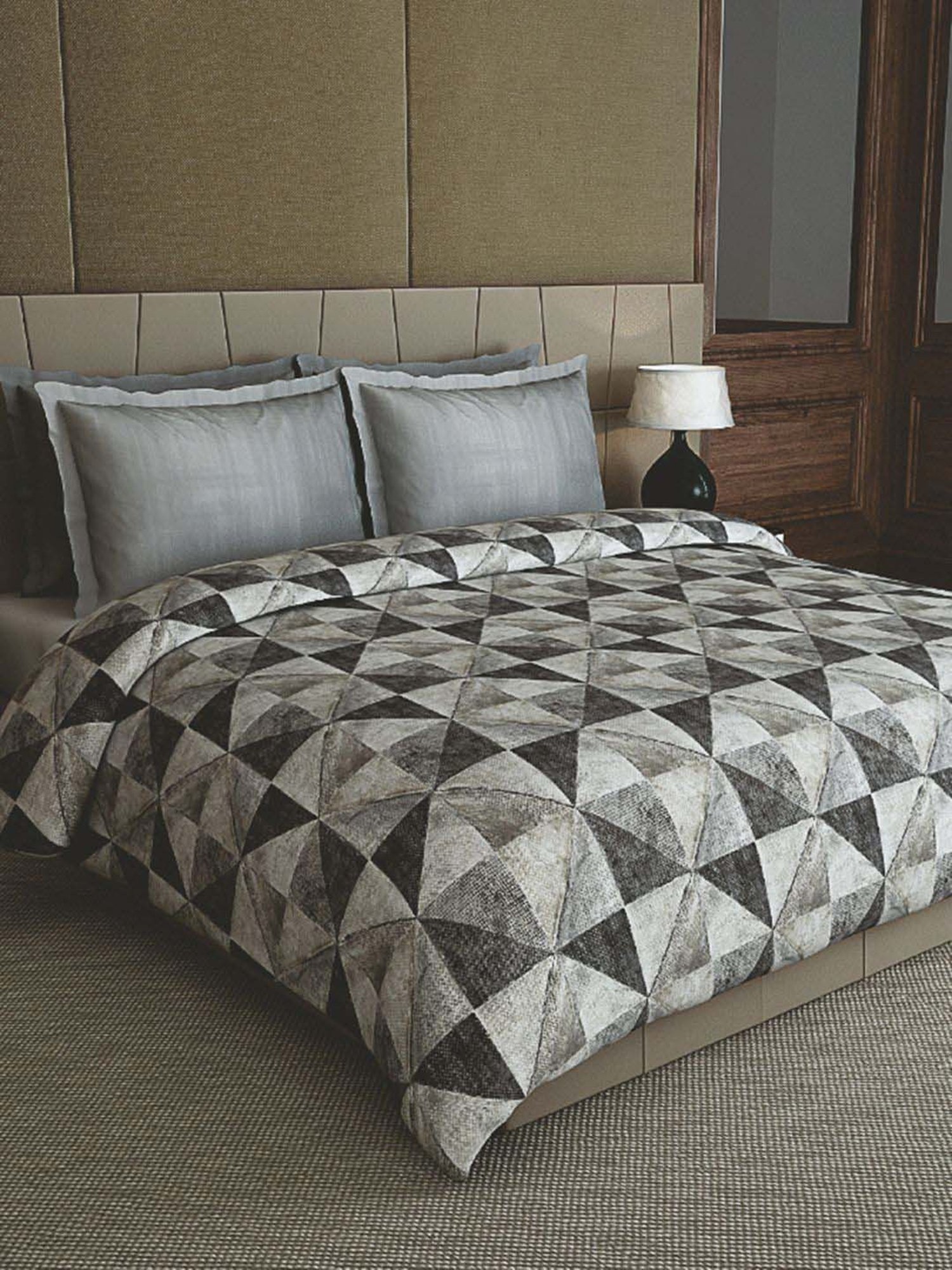 GM Geometric Grey Cotton 180 TC 150 GSM Reversible Double Bed Comforter