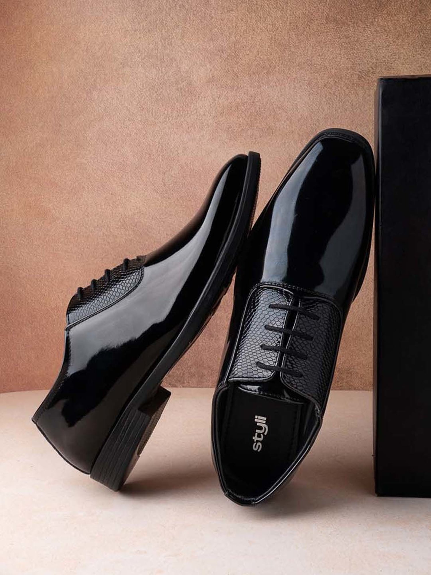 Styli Men's Black Oxford Shoes