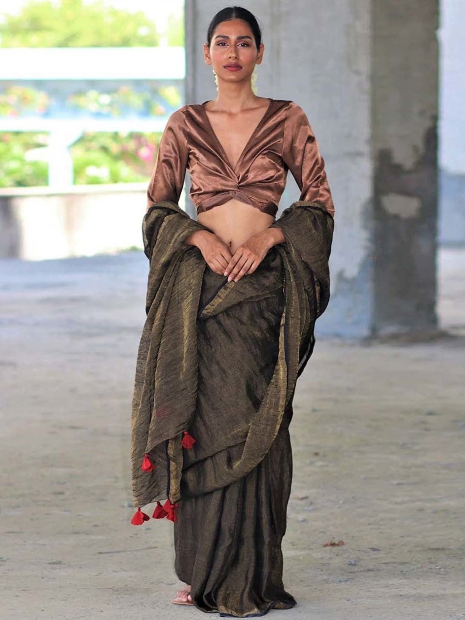 Chidiyaa Black Manjari Zari Pure Handwoven Linen Saree