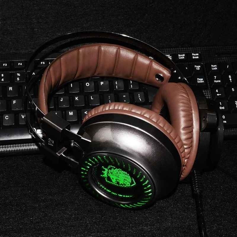 Stereo Earphone Over-ear Surround Earbud LED Light Hi-Fi Headphone with Microphone Computer Game Headset