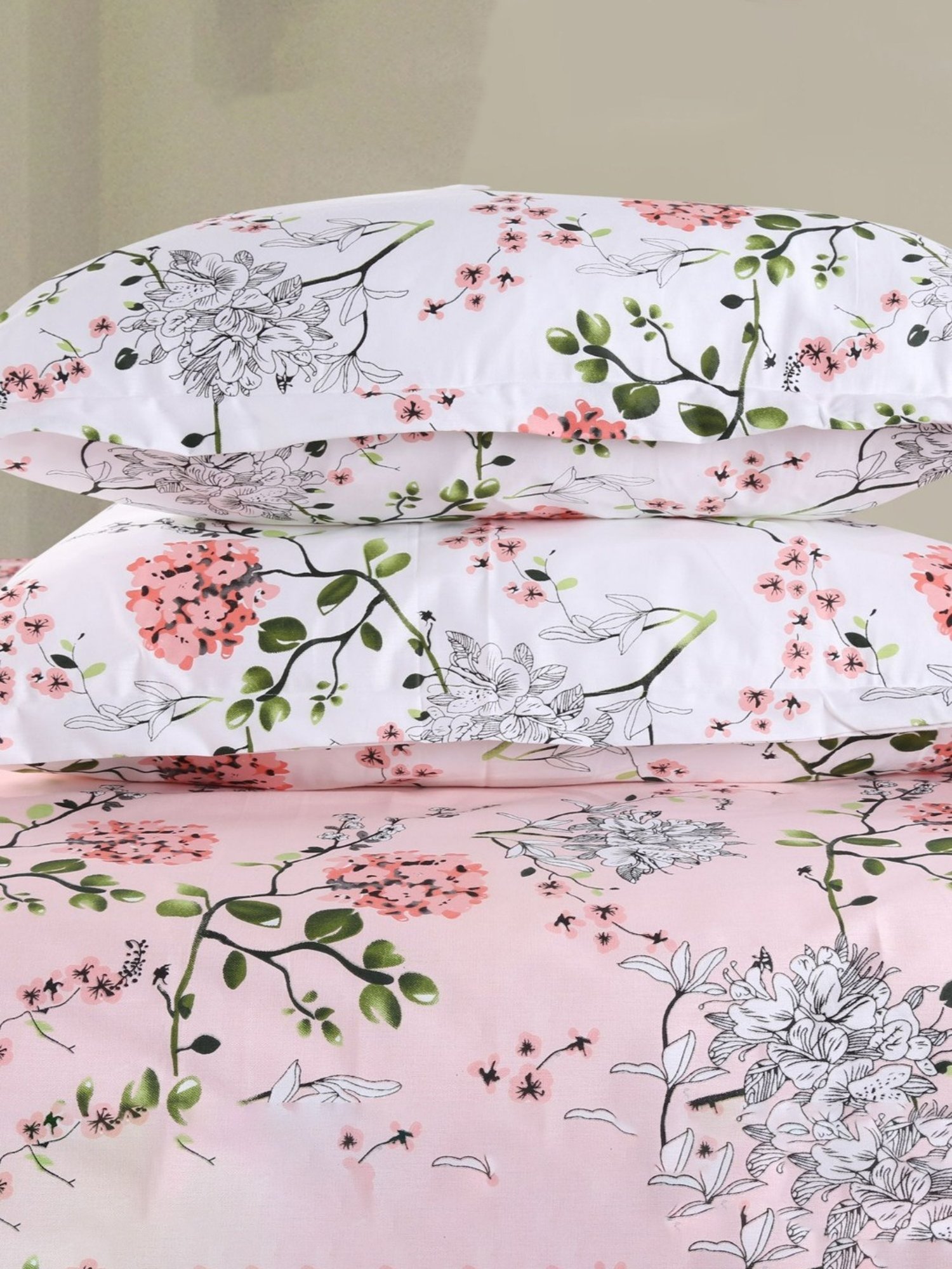 Haus & Kinder Victorian Summer Dream Printed Pink 186 TC Cotton Bed Sheet with 2 Pillow Covers