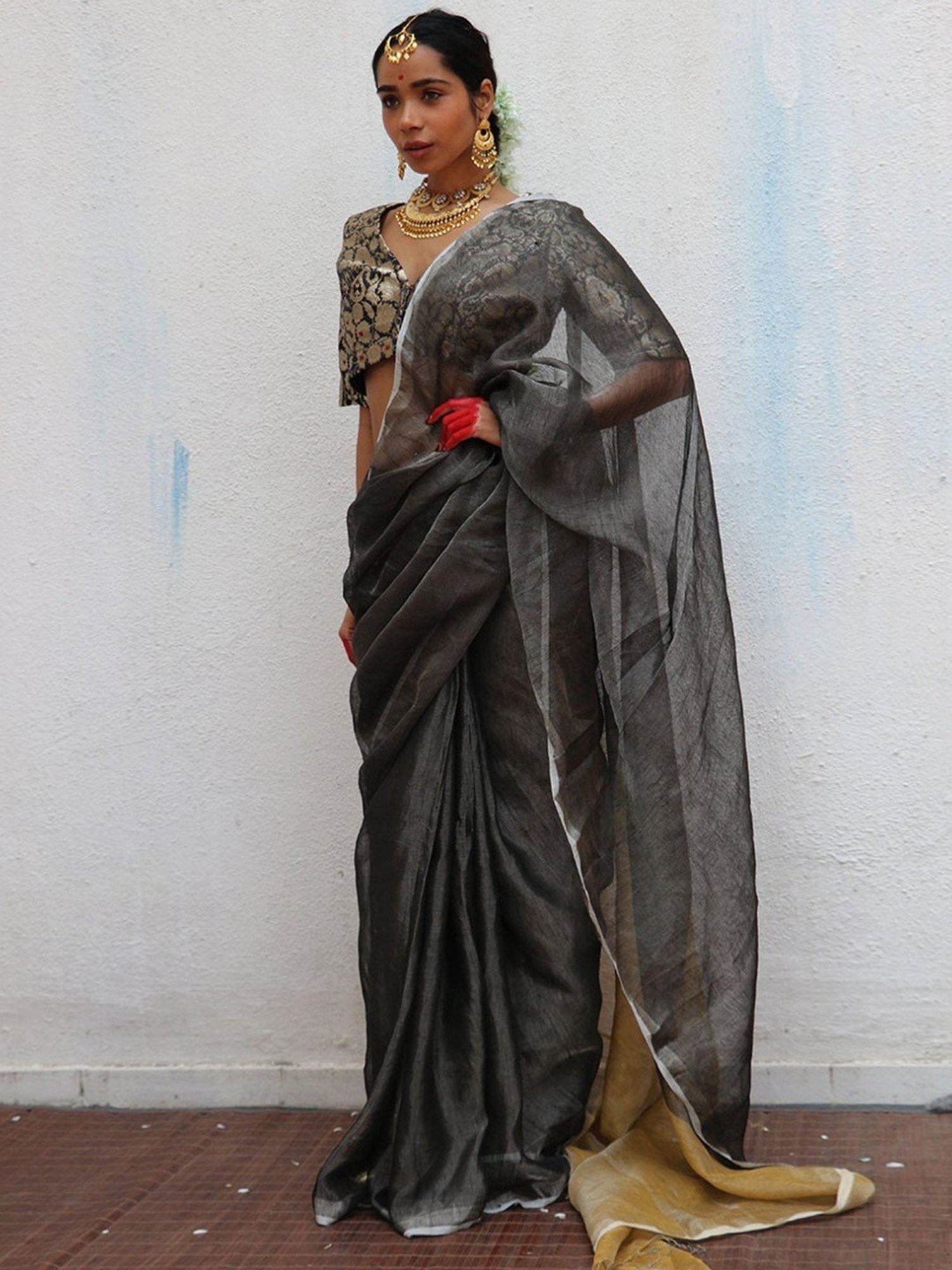 Chidiyaa Grey Chandni Raatein Charulata Handwoven Linen Zari Saree