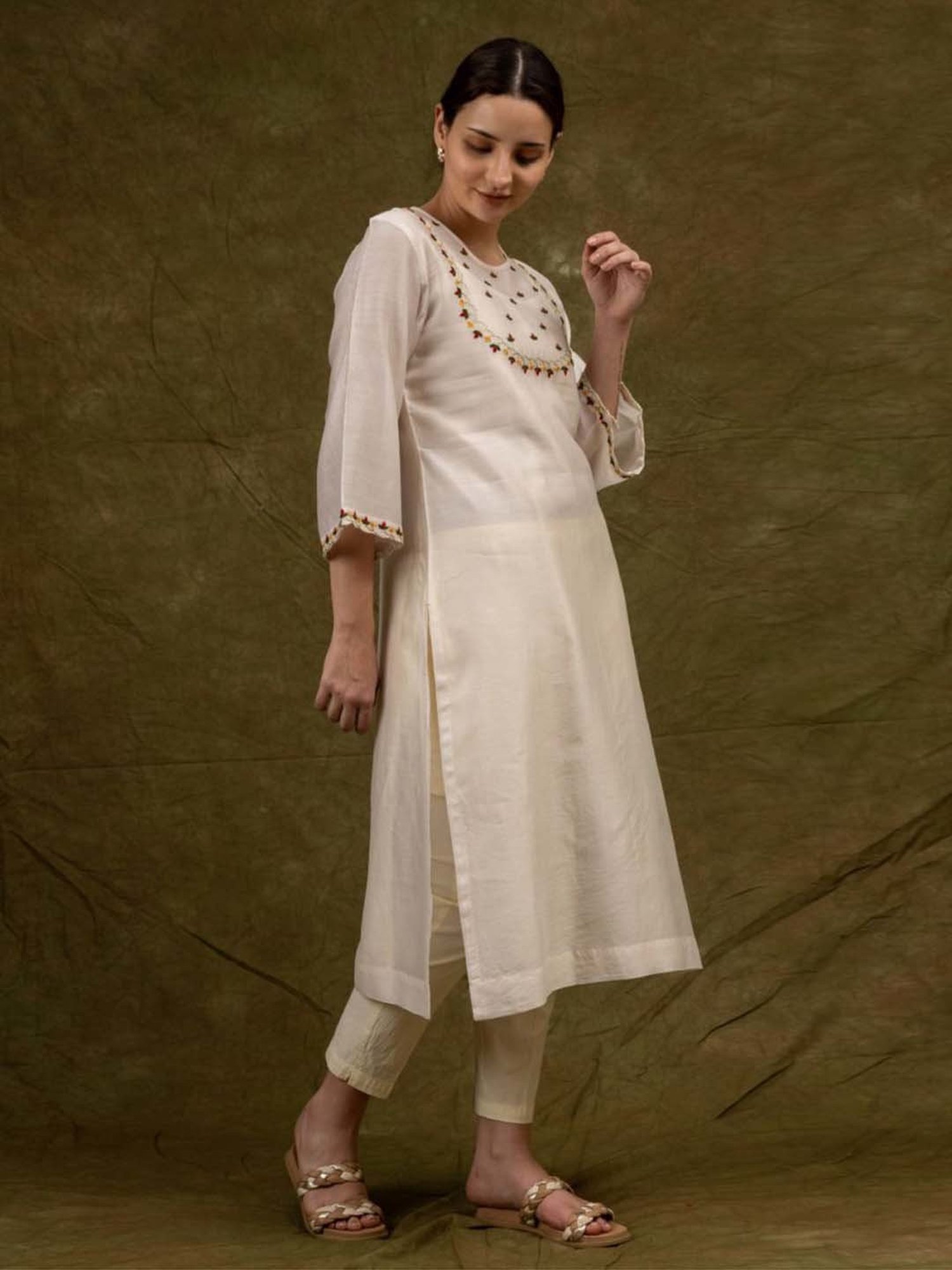 Mushio Off White Tenera Hand Embroiderd Chanderi Silk Kurta With Slip