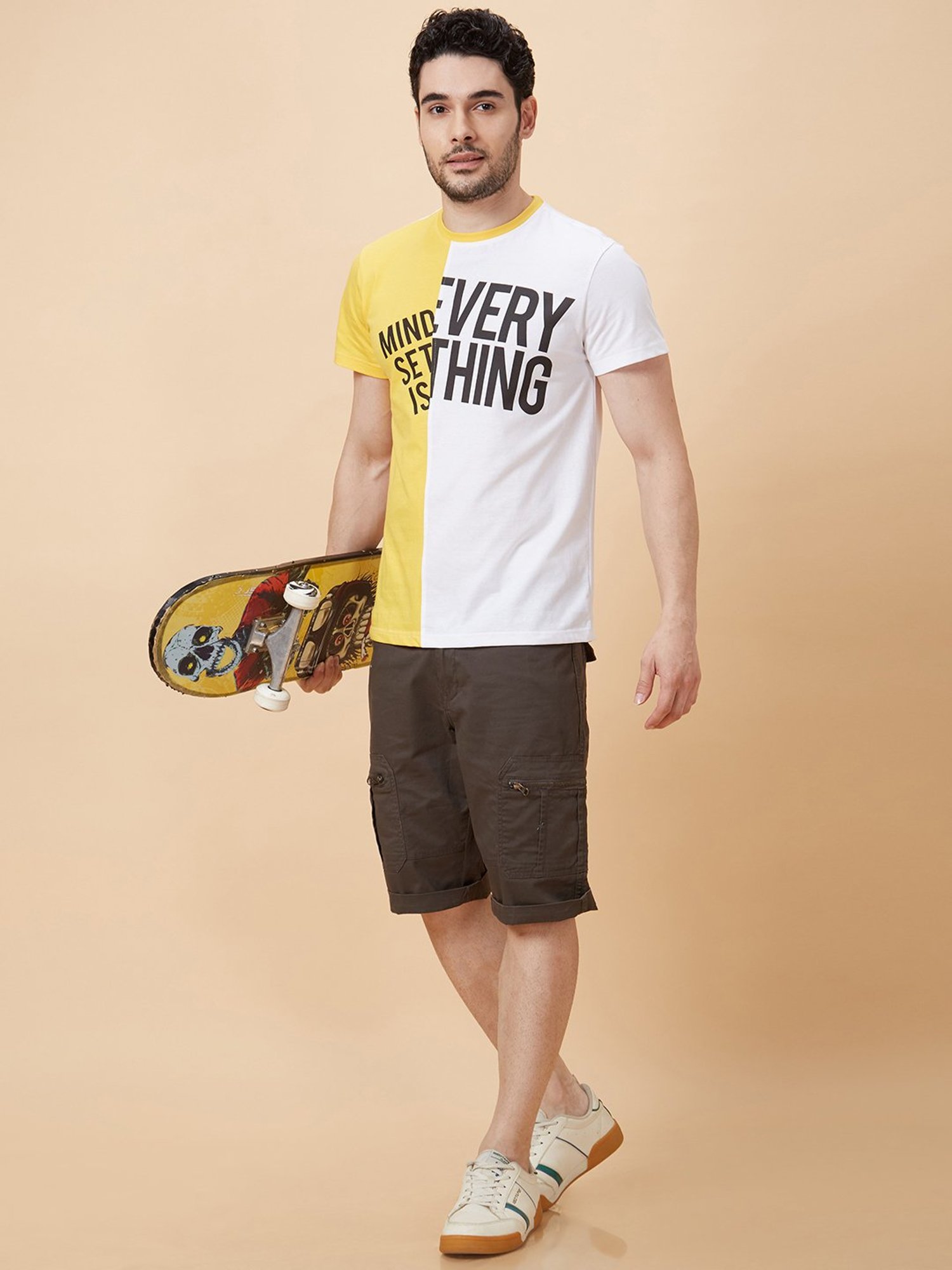 Globus Men Olive Stretchable Mid-Rise Cargo Shorts