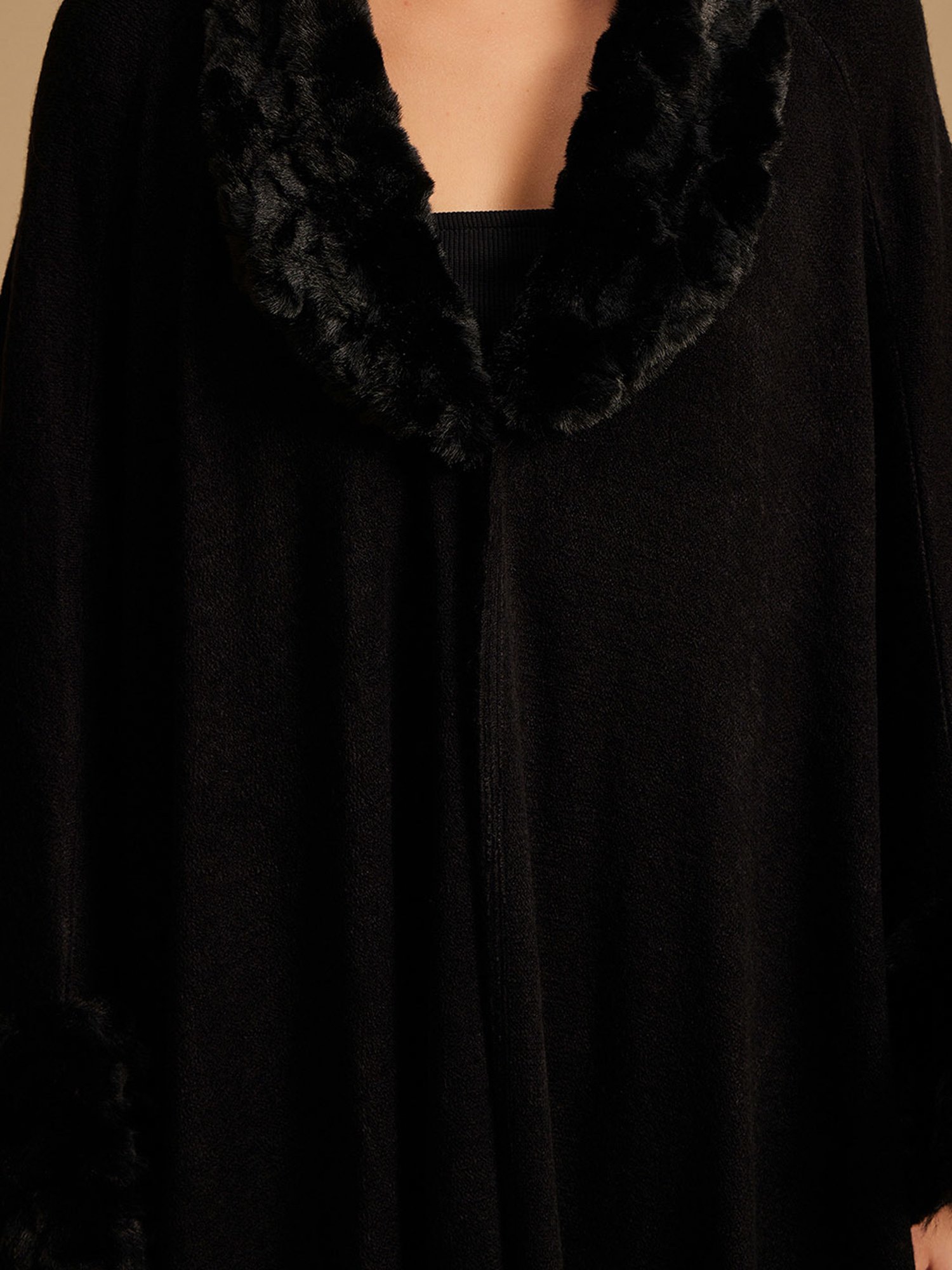 Kazo Cape With Fur Detail