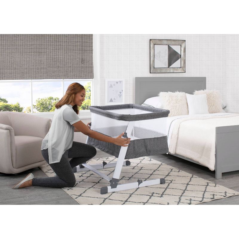 Simmons Kids' Room2Grow Newborn Bassinet to Infant Sleeper - Gray Tweed