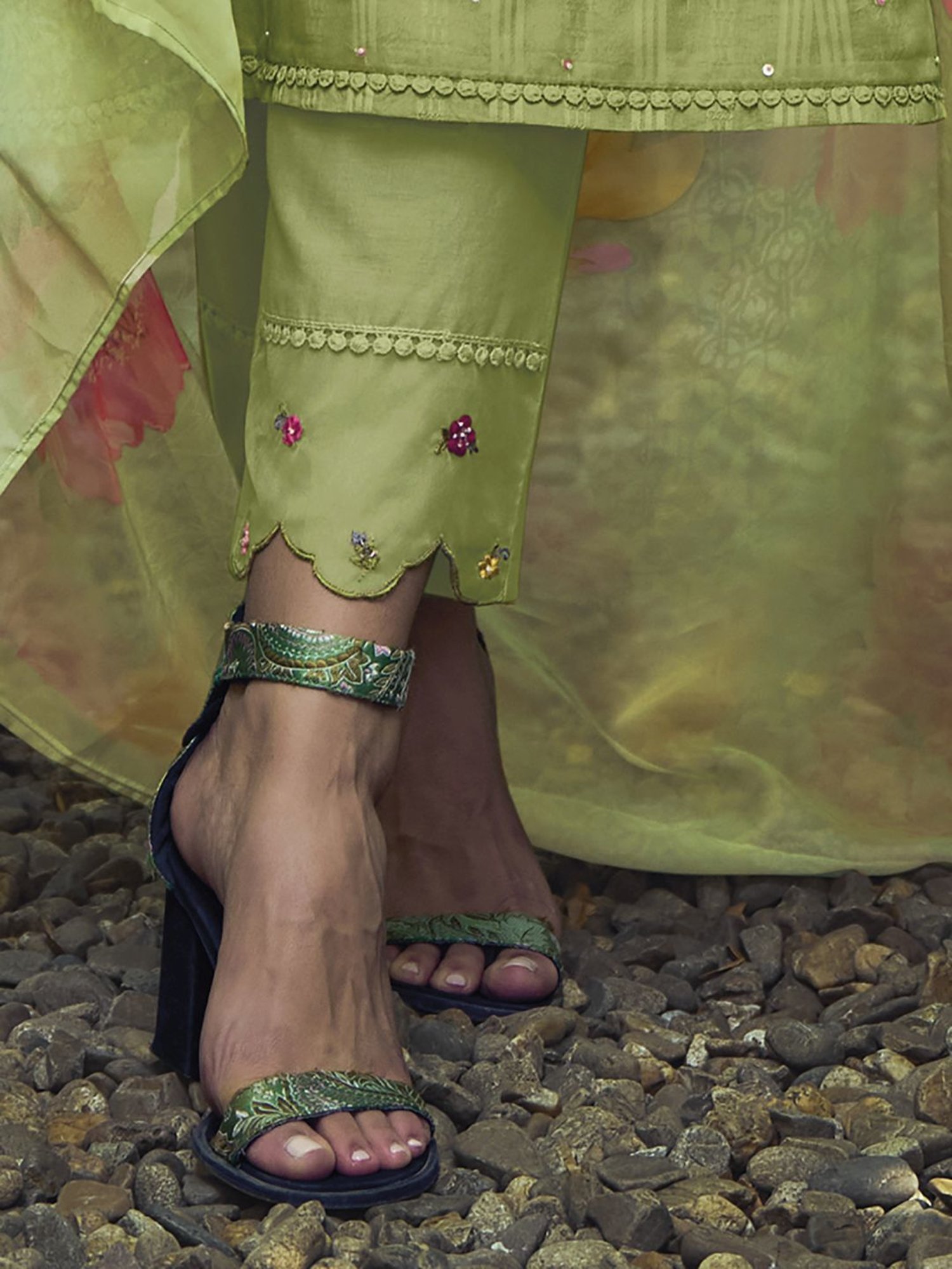 Indo Era Green Cotton Embroidered Kurta Pant Set With Dupatta