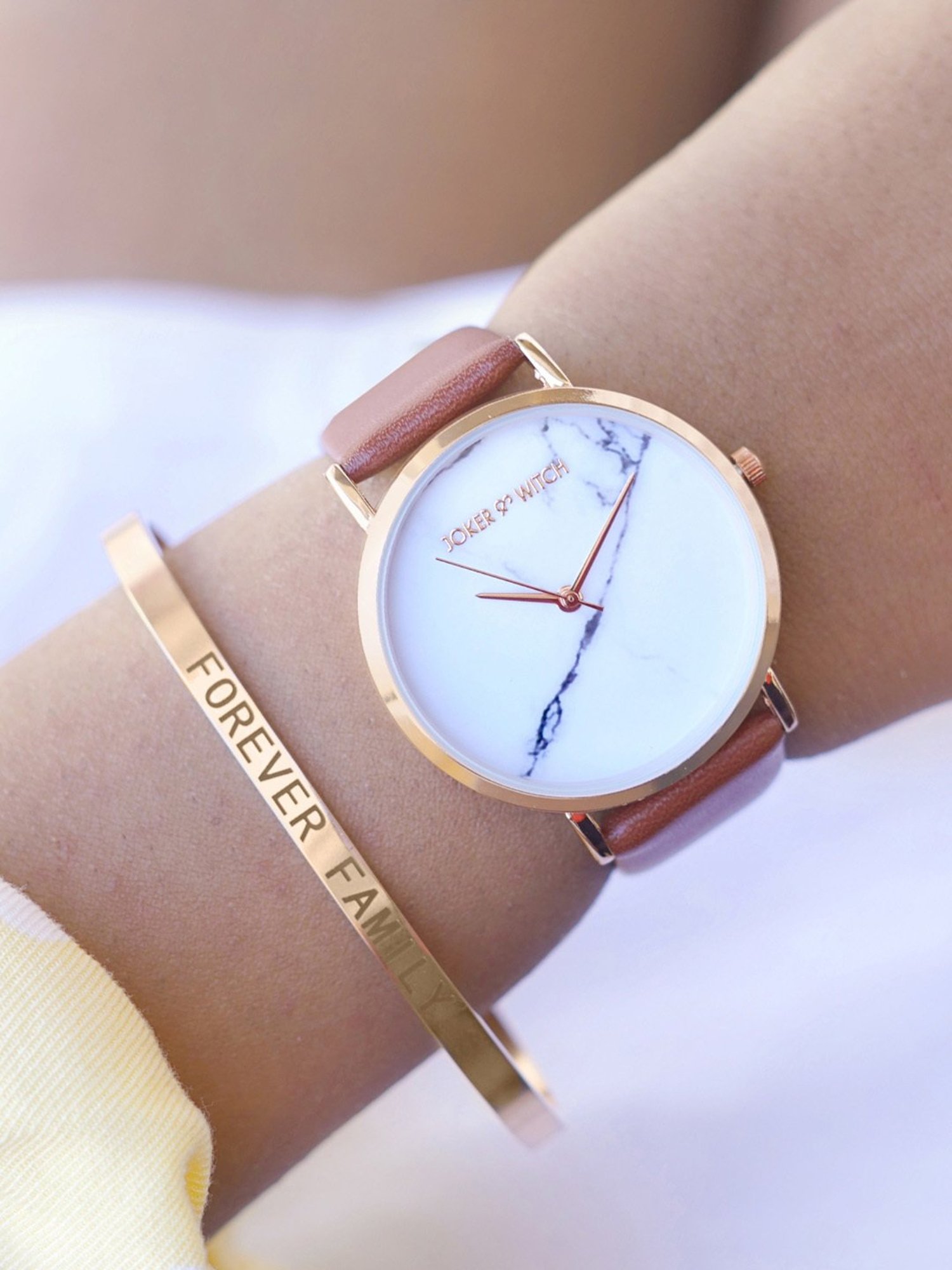 Joker & WItch JWBS389 Analog Watch with Bracelet Gift Set for Women