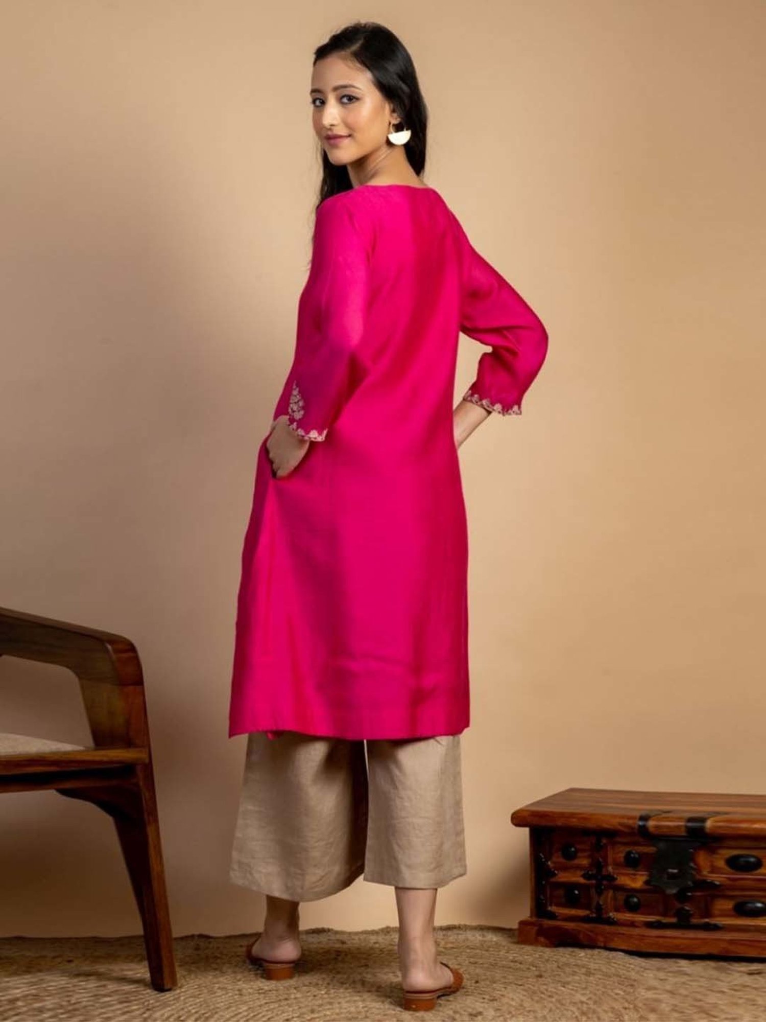 Mushio Magenta Tejo Embroidered Maheshwari Silk Kurta