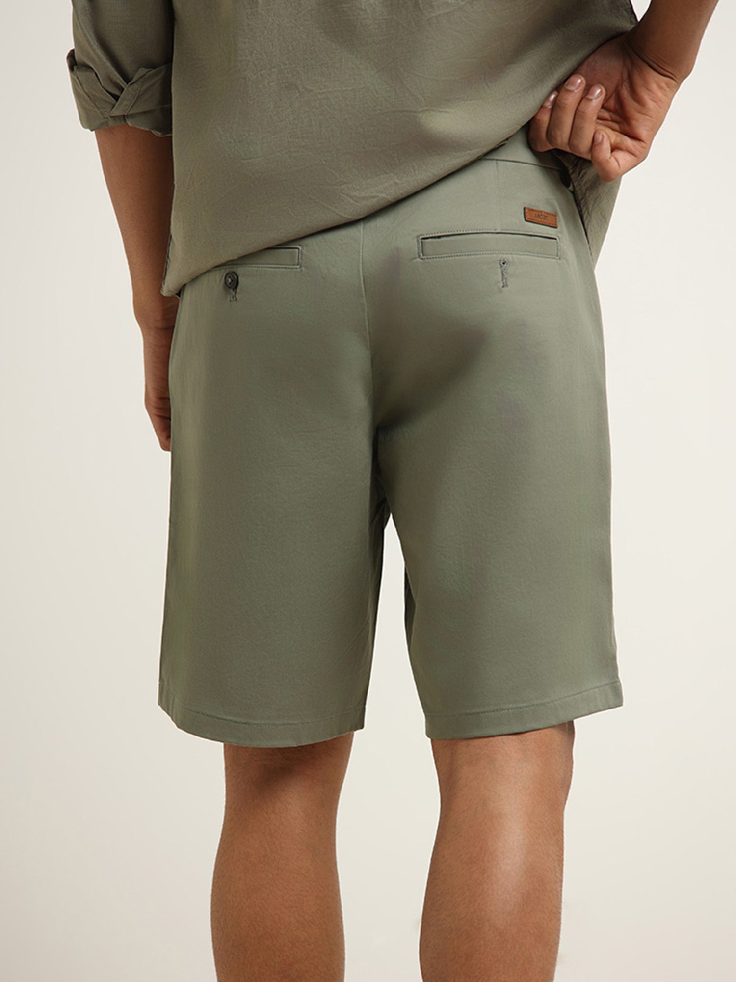 Ascot by Westside Green Solid Mid-Rise Relaxed Fit Shorts