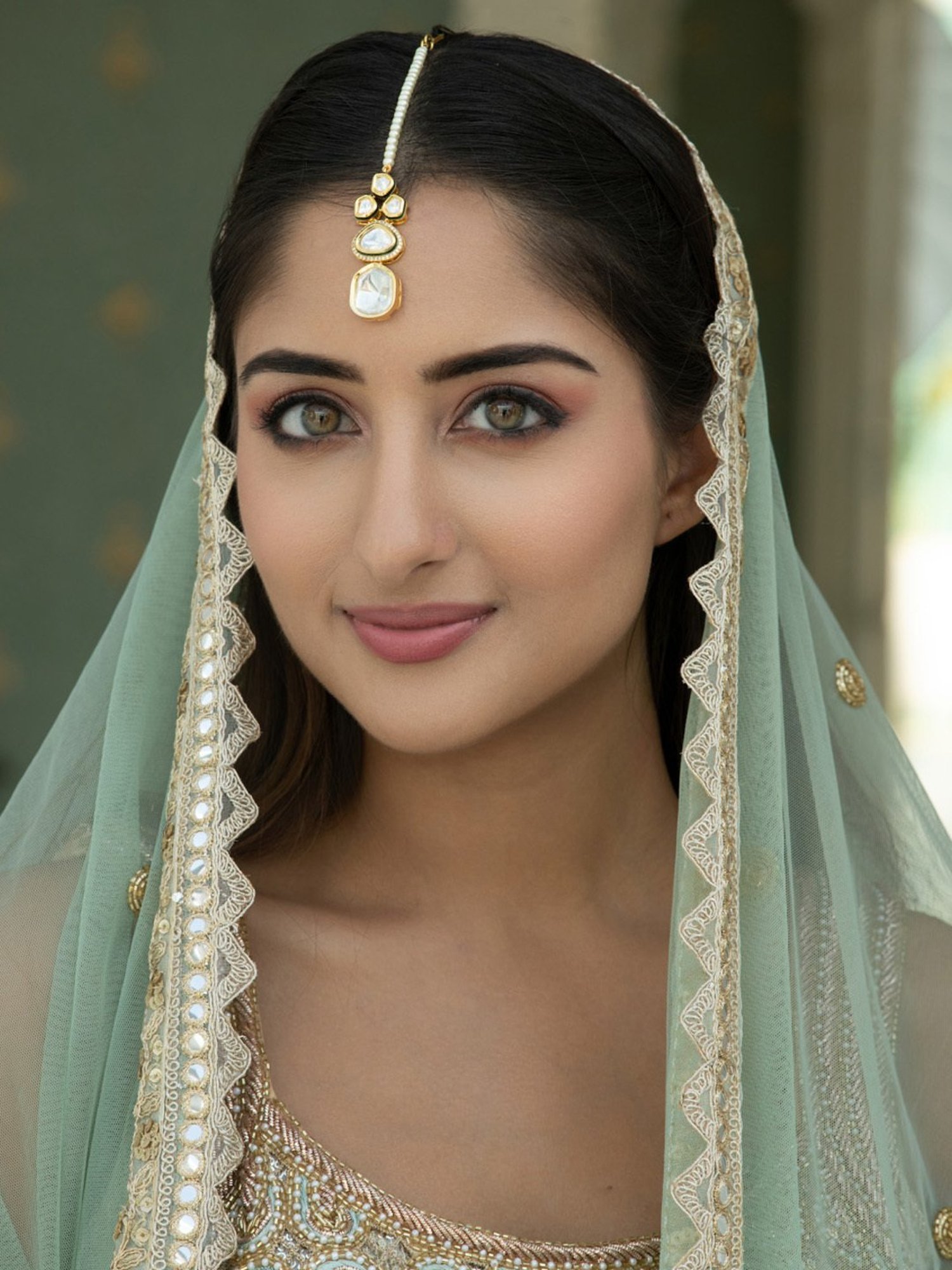 Curio Cottage Bridal Abstract Kundan & Pearl White Maang Tikka