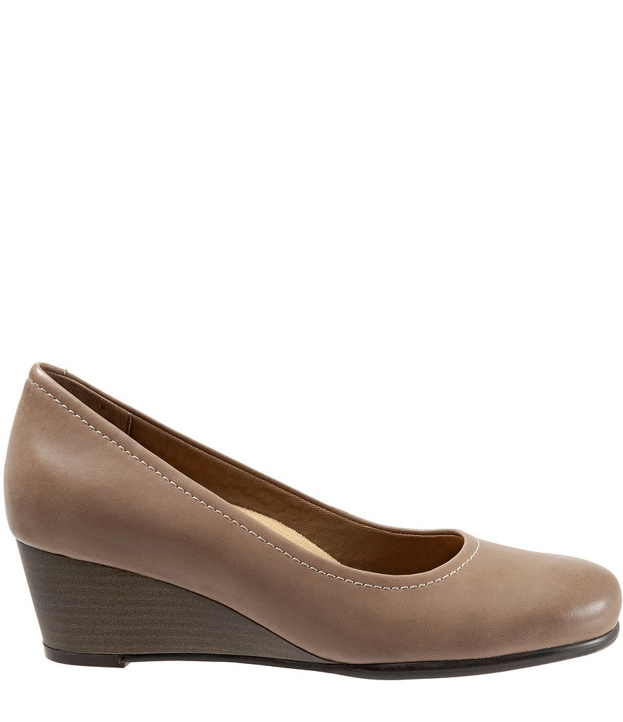 Trotters Winnie Leather Wedge Pumps