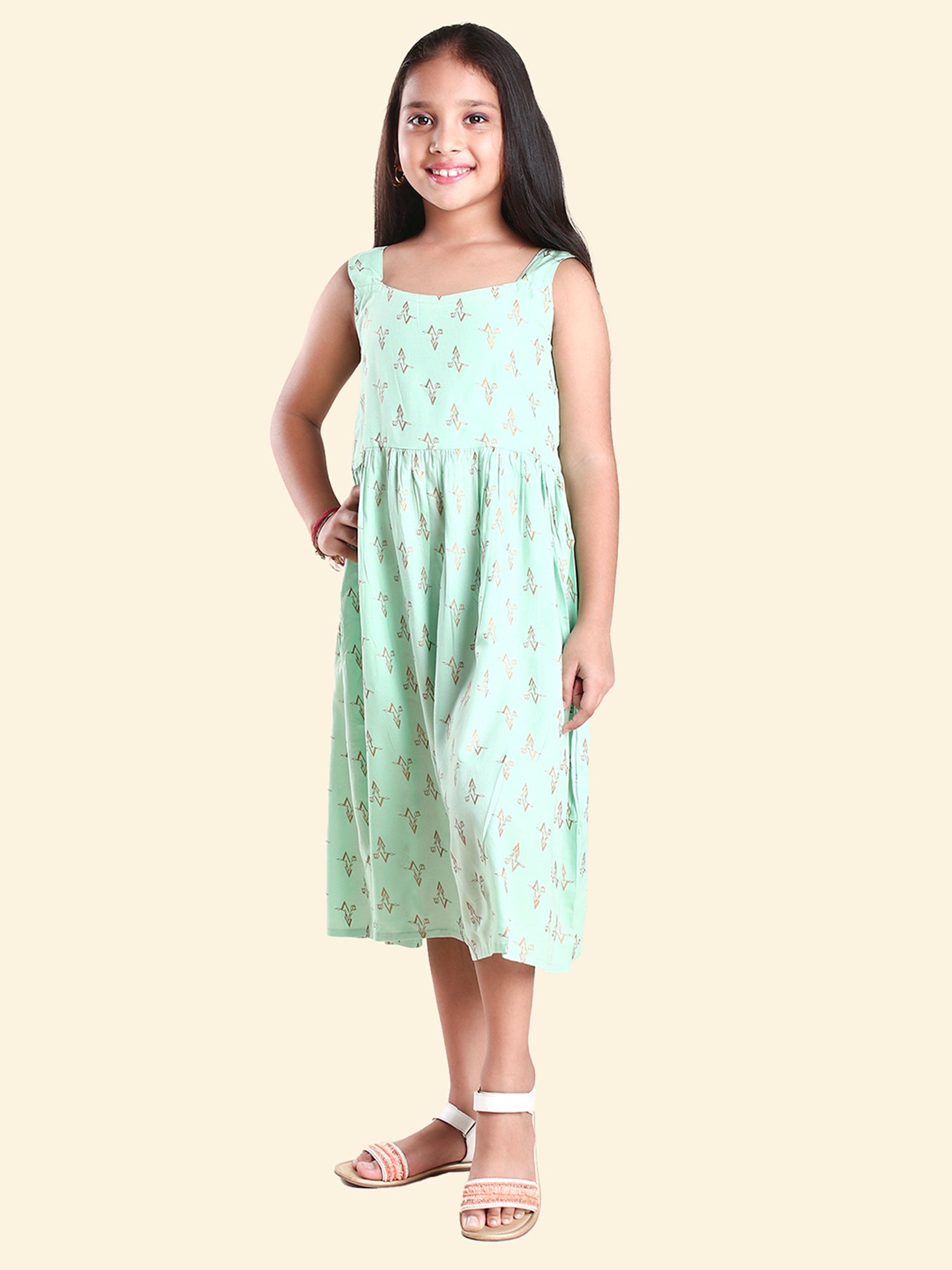 Kiddopanti Girls Green Printed Dress