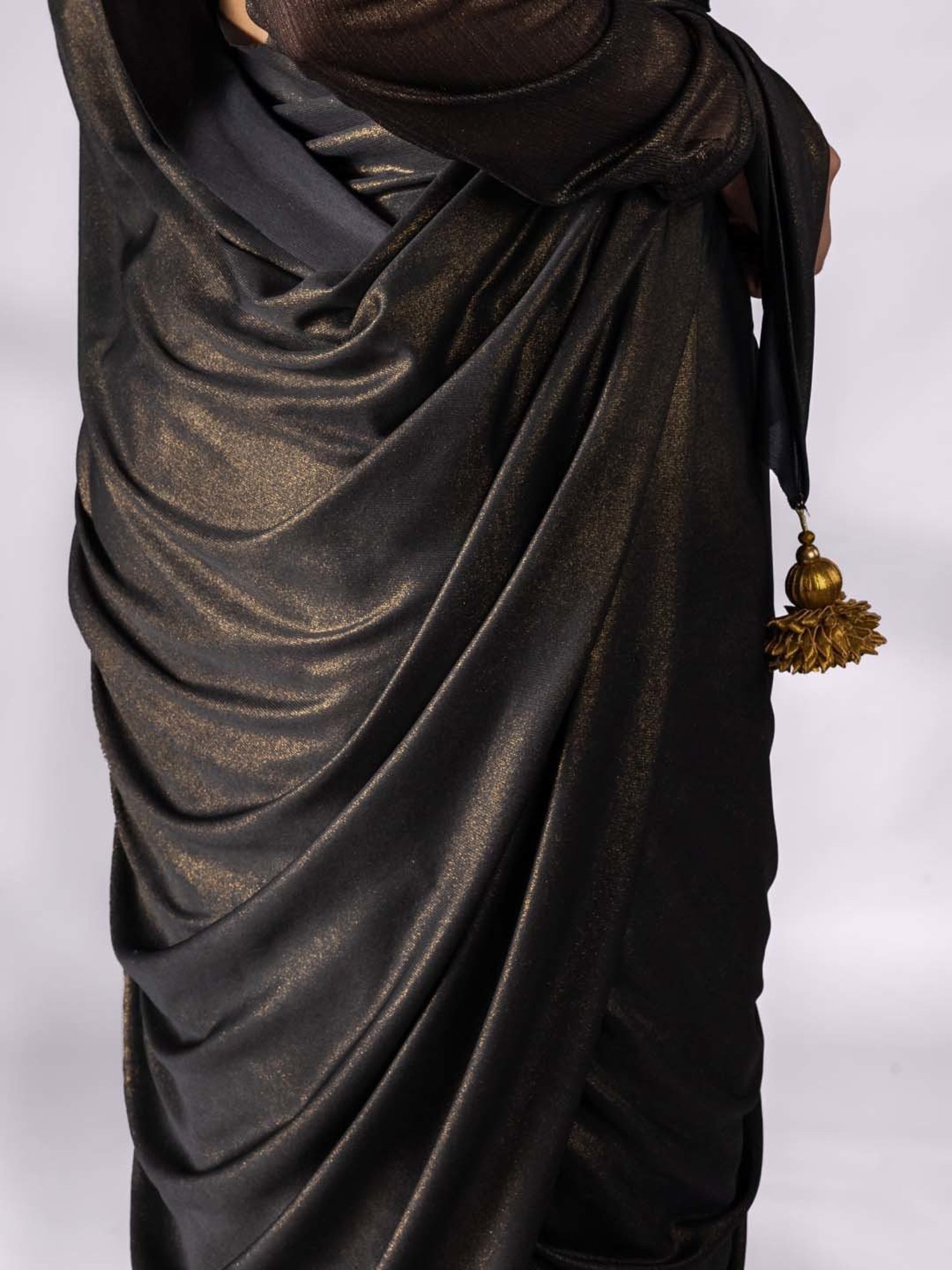 Swtantra Black & Golden Textured Pattern Saree
