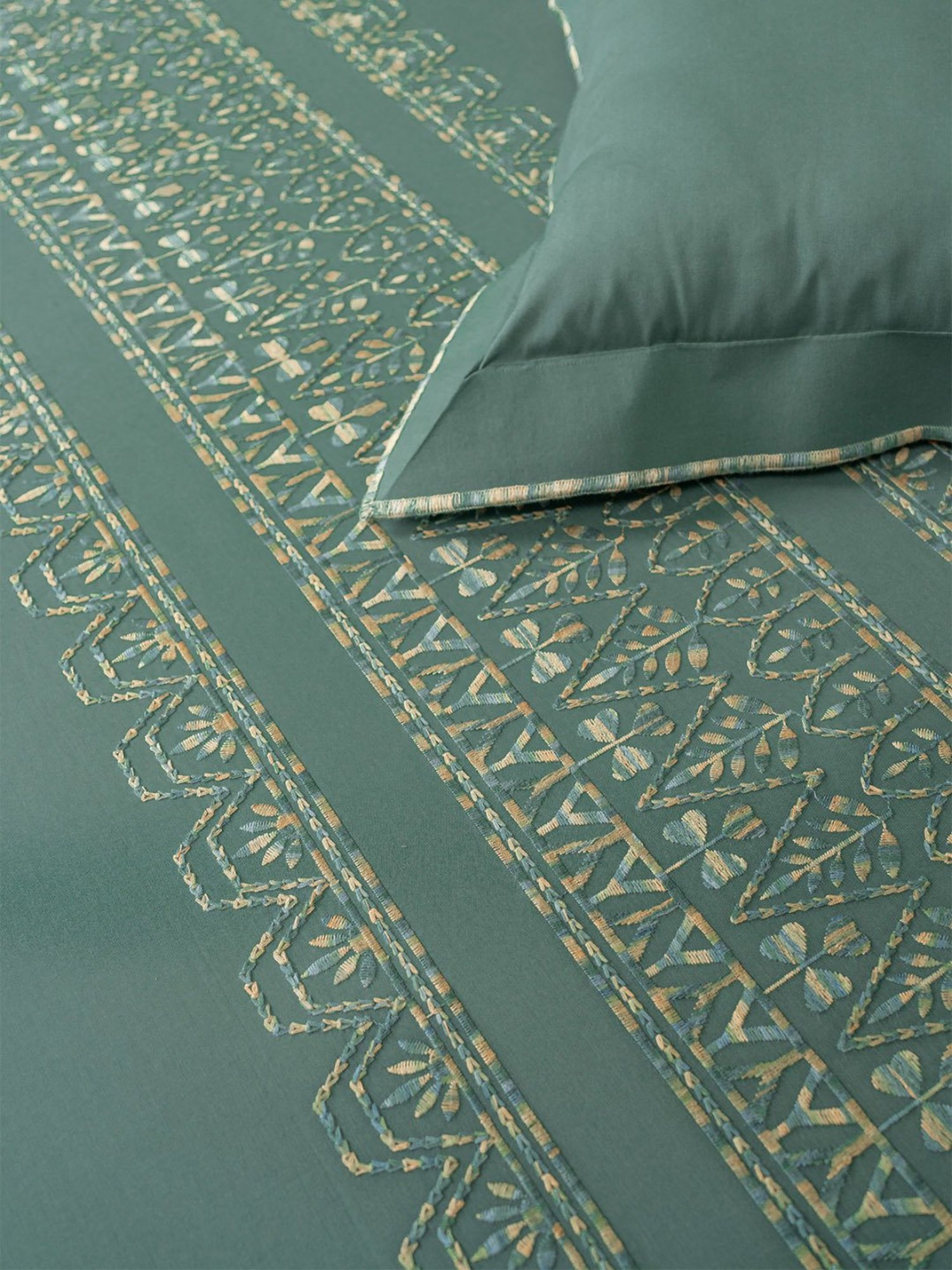 DDECOR Live beautiful Embroidery Deep Sea Green 180 TC Cotton King Bedsheet with 2 Pillow Covers